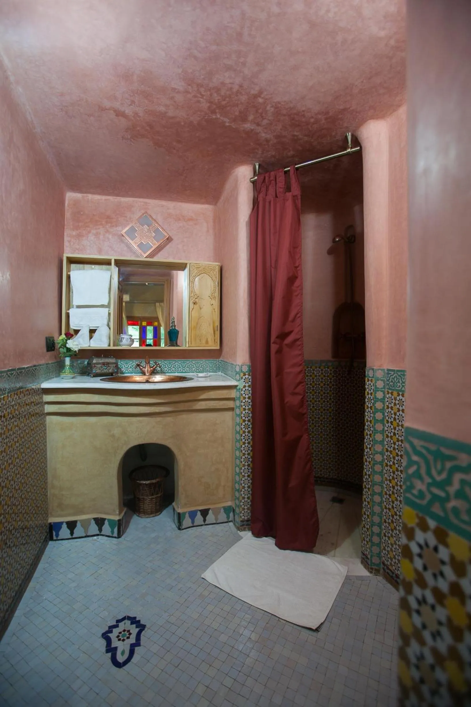 Bathroom, Bed in Riad Dar Ziryab