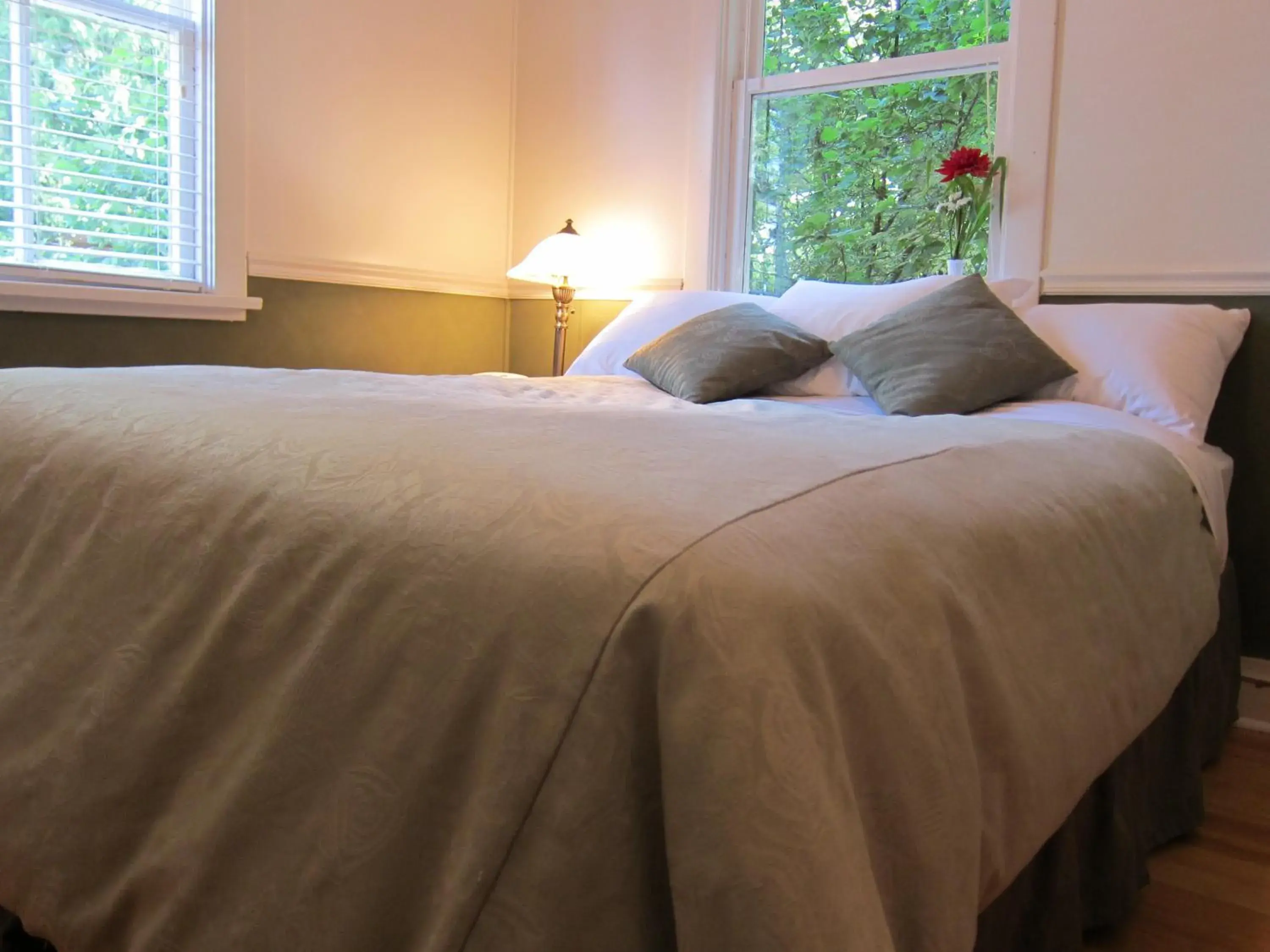 Premium Queen Room in Heriot Bay Inn Premium Queen Room in Heriot Bay Inn