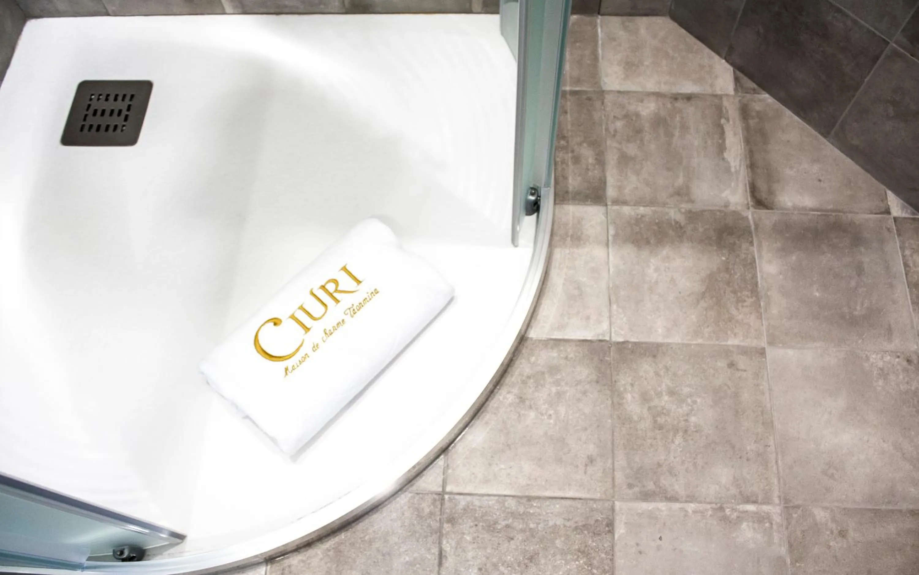 Shower in CiuriTaormina Maison de Charme