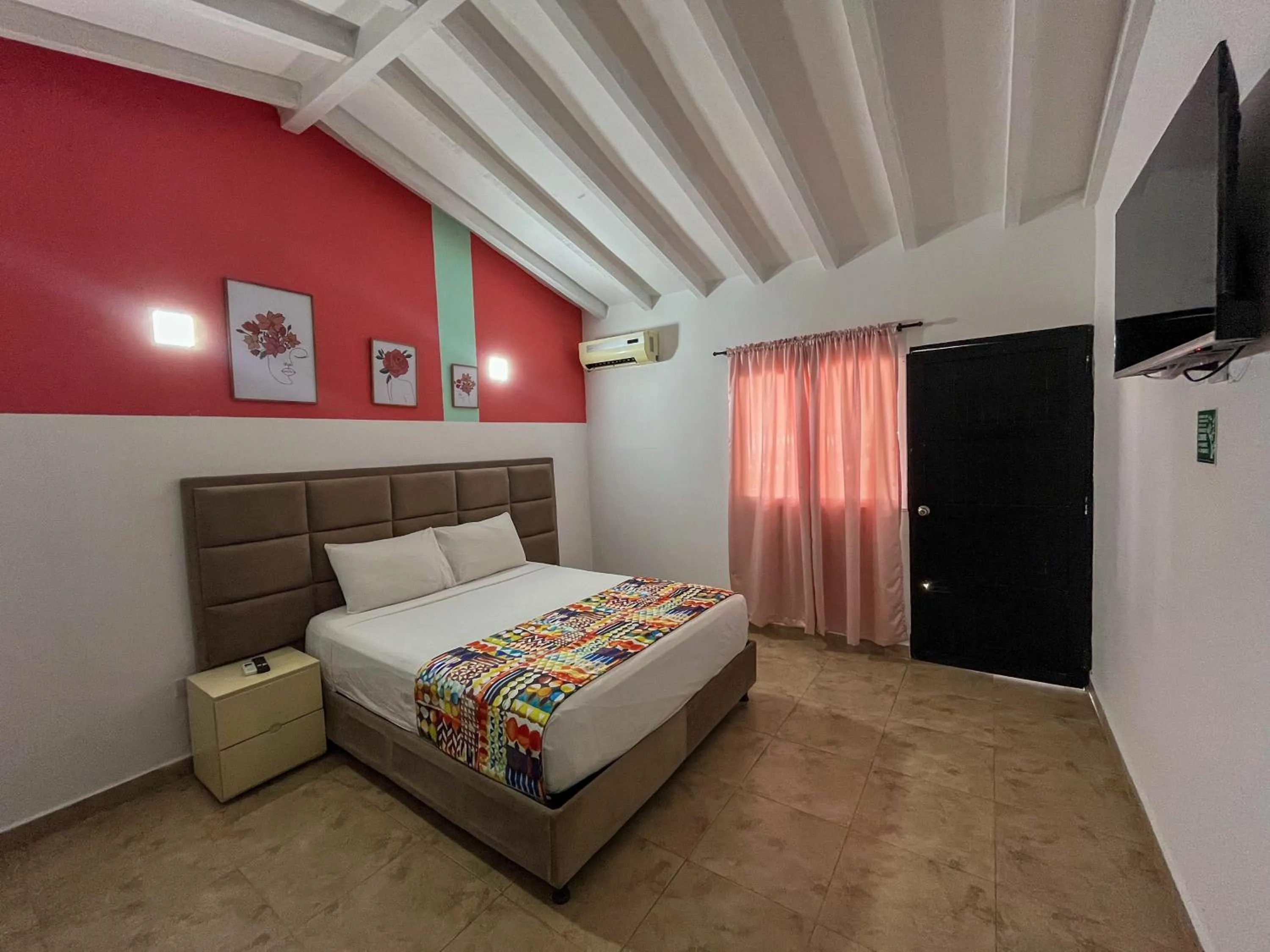 Photo of the whole room, Bed in Hotel Los Veleros Santa Marta