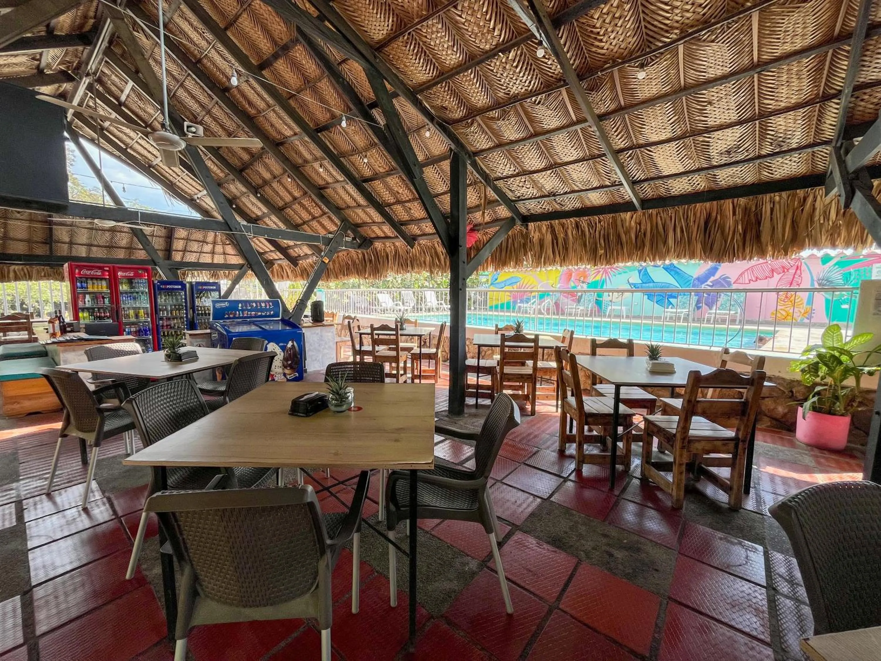 Restaurant/places to eat in Hotel Los Veleros Santa Marta