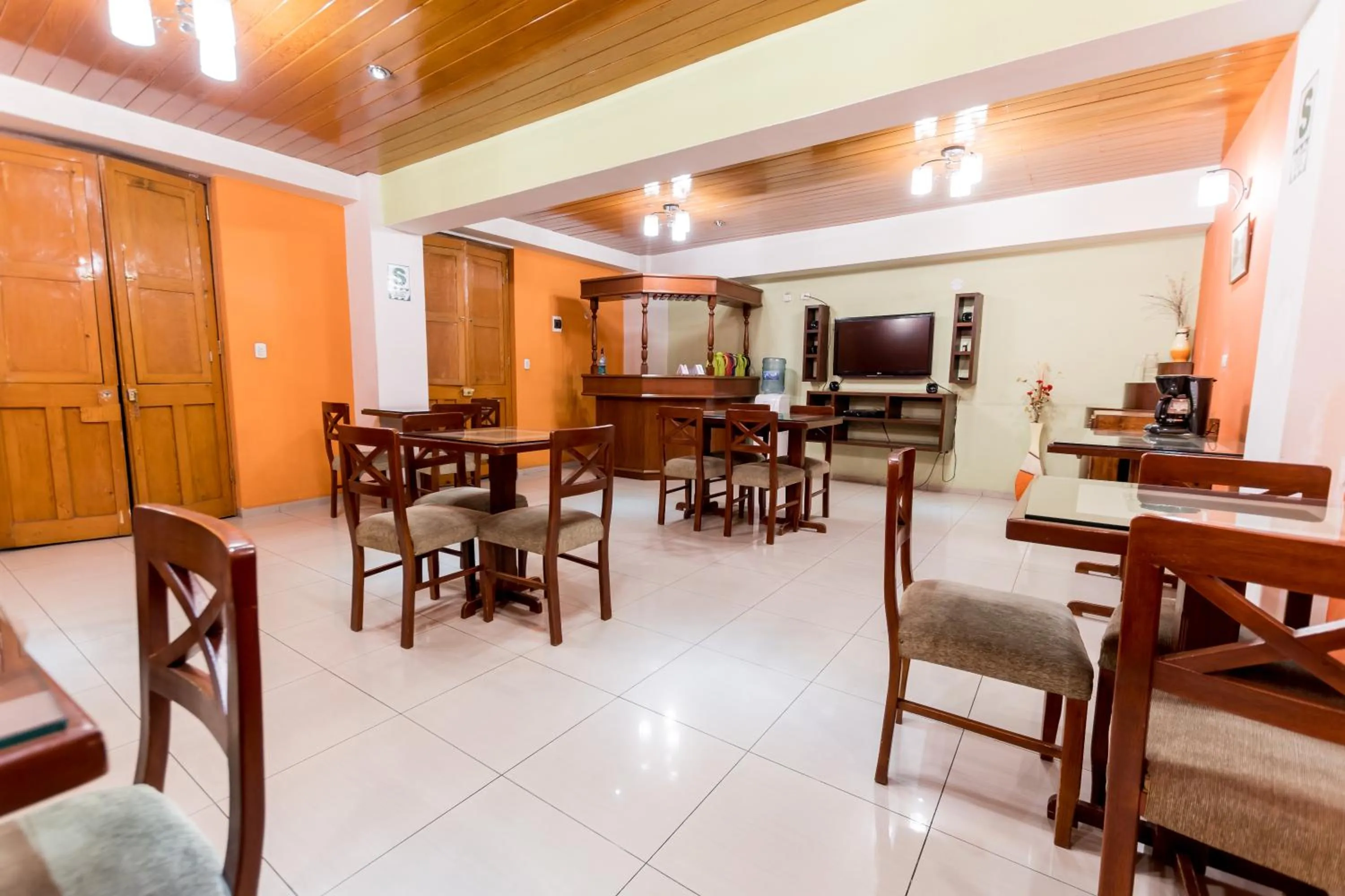 Restaurant/places to eat in Villa Sillar