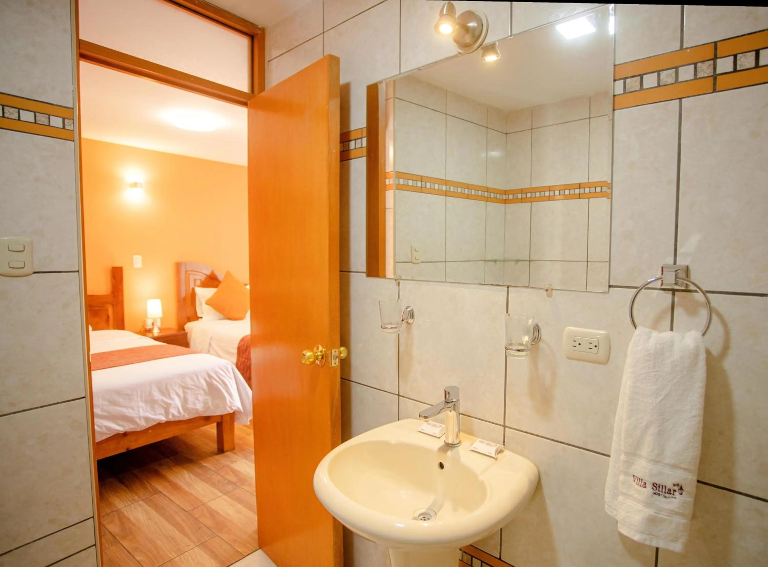 Shower, Bed in Villa Sillar