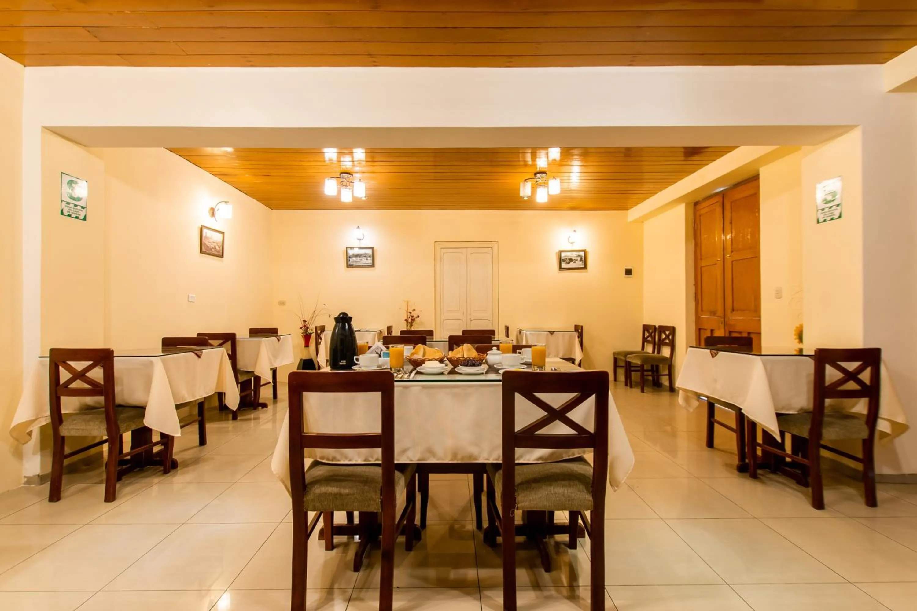 Restaurant/places to eat in Villa Sillar