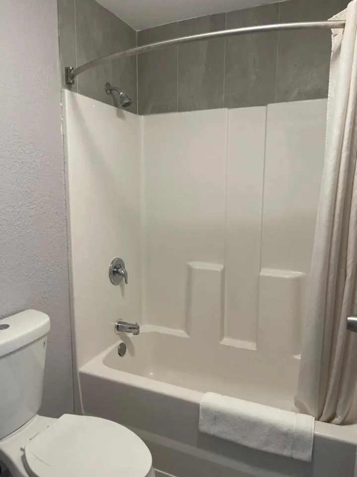 Bathroom in Scottish Inn Savannah