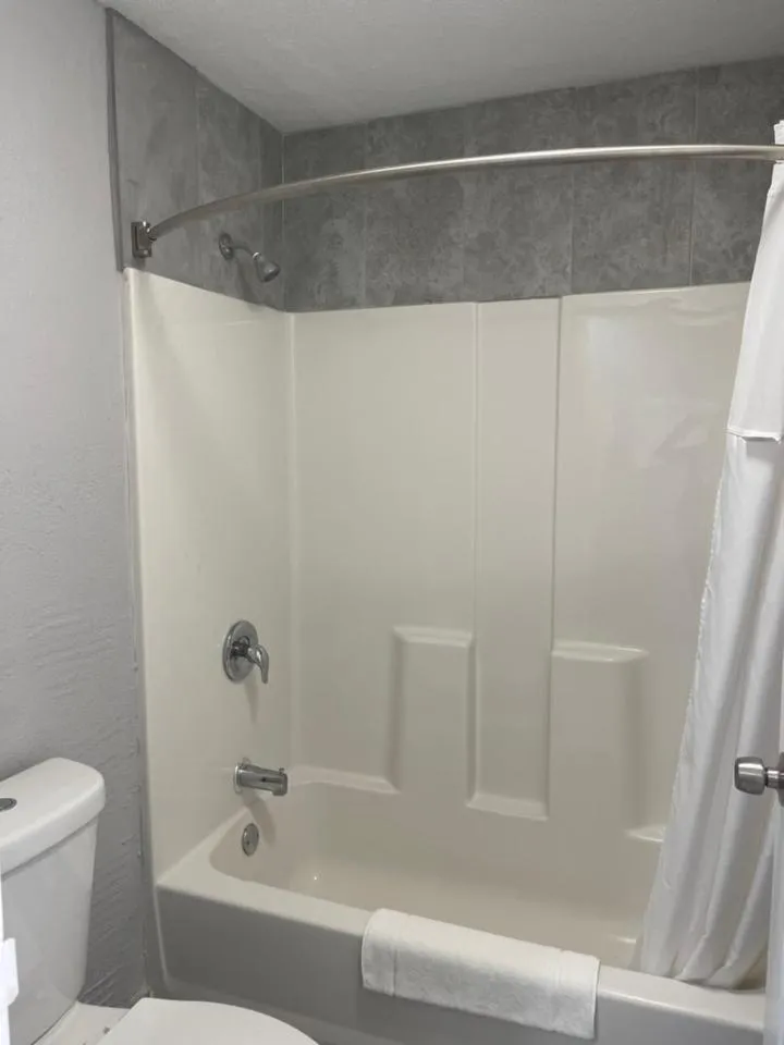 Bathroom in Scottish Inn Savannah