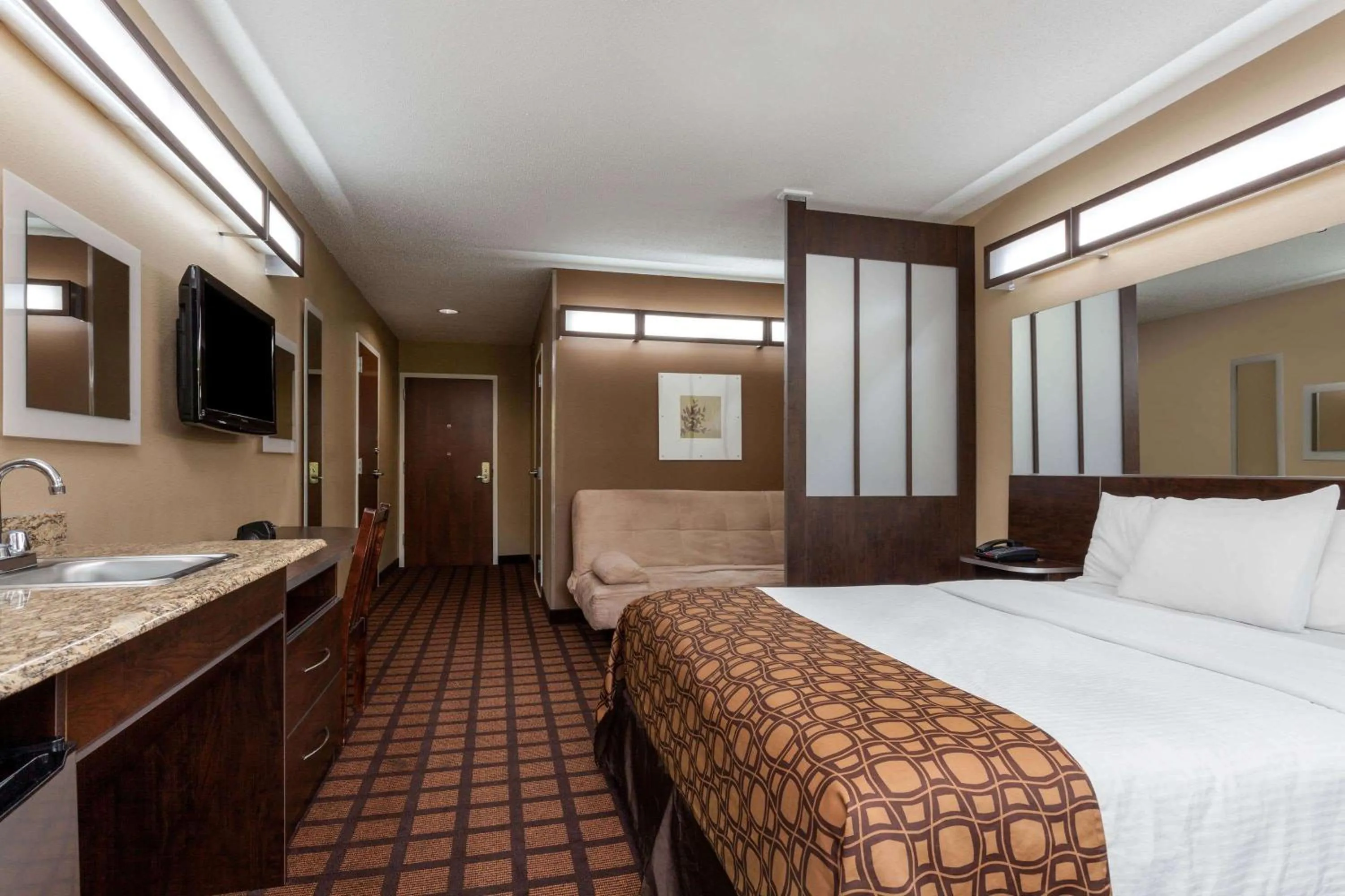 Photo of the whole room, Bed in Microtel Inn & Suites by Wyndham Columbia