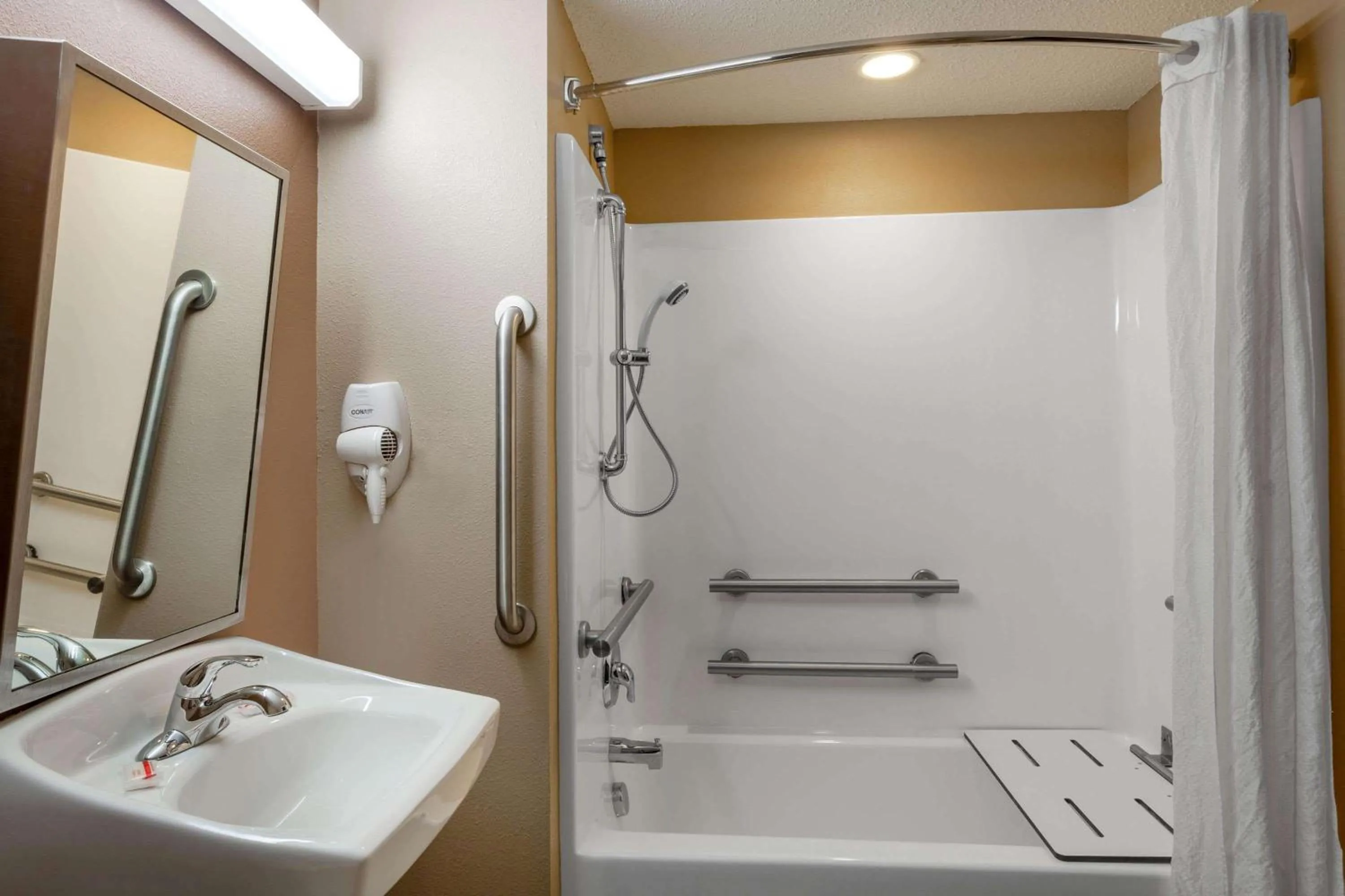 Bathroom in Microtel Inn & Suites by Wyndham Columbia