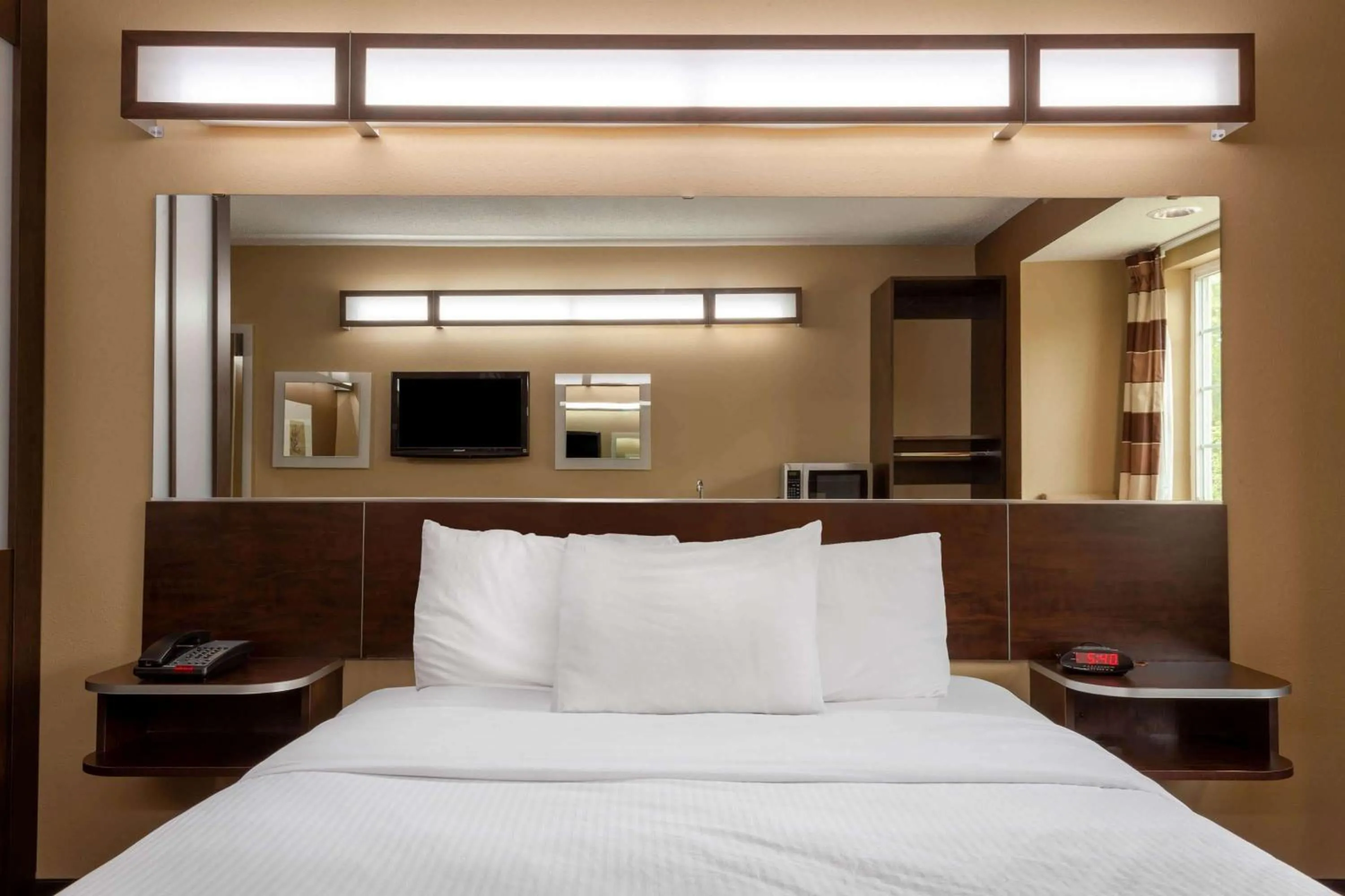 Photo of the whole room, Bed in Microtel Inn & Suites by Wyndham Columbia