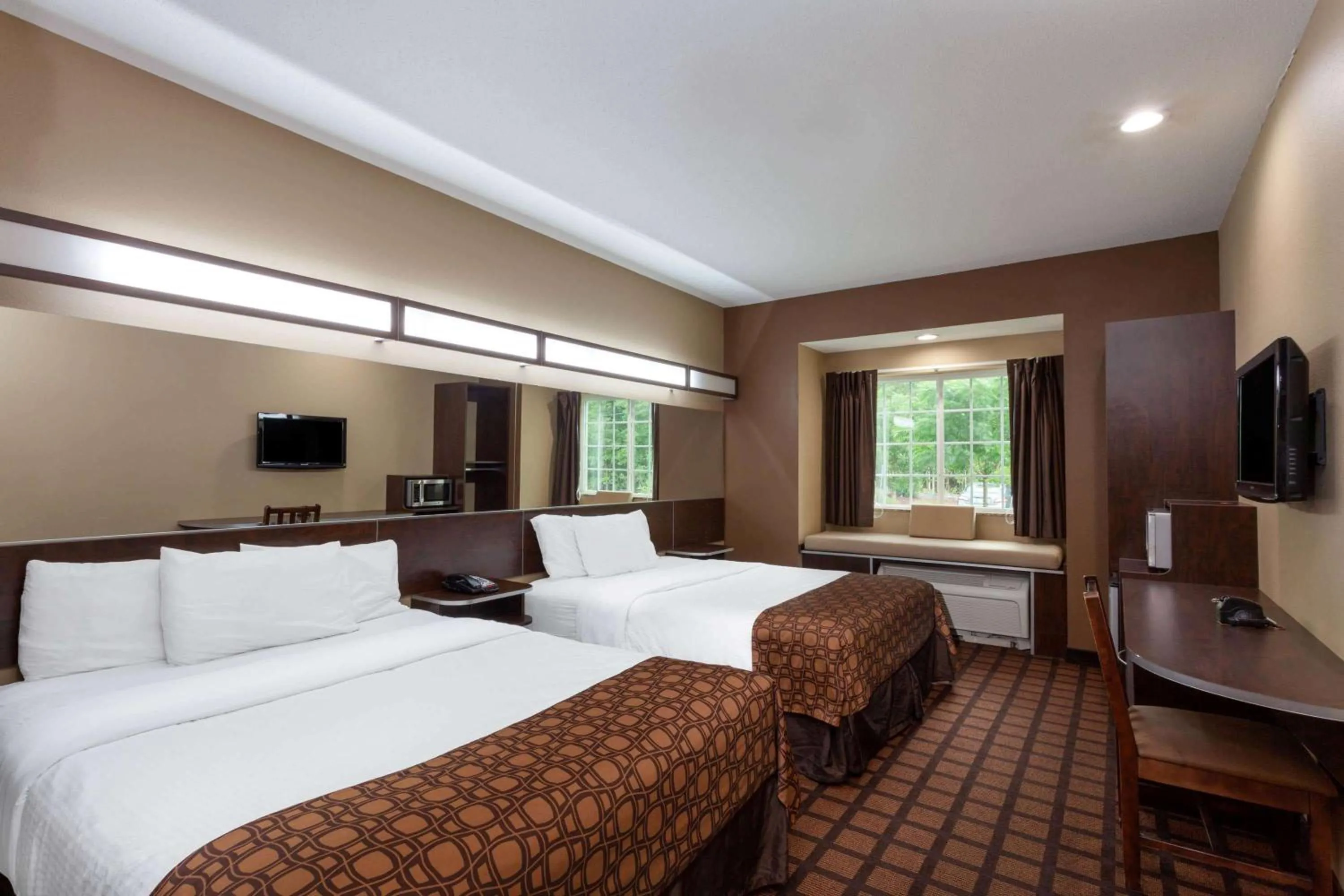 Photo of the whole room, Bed in Microtel Inn & Suites by Wyndham Columbia