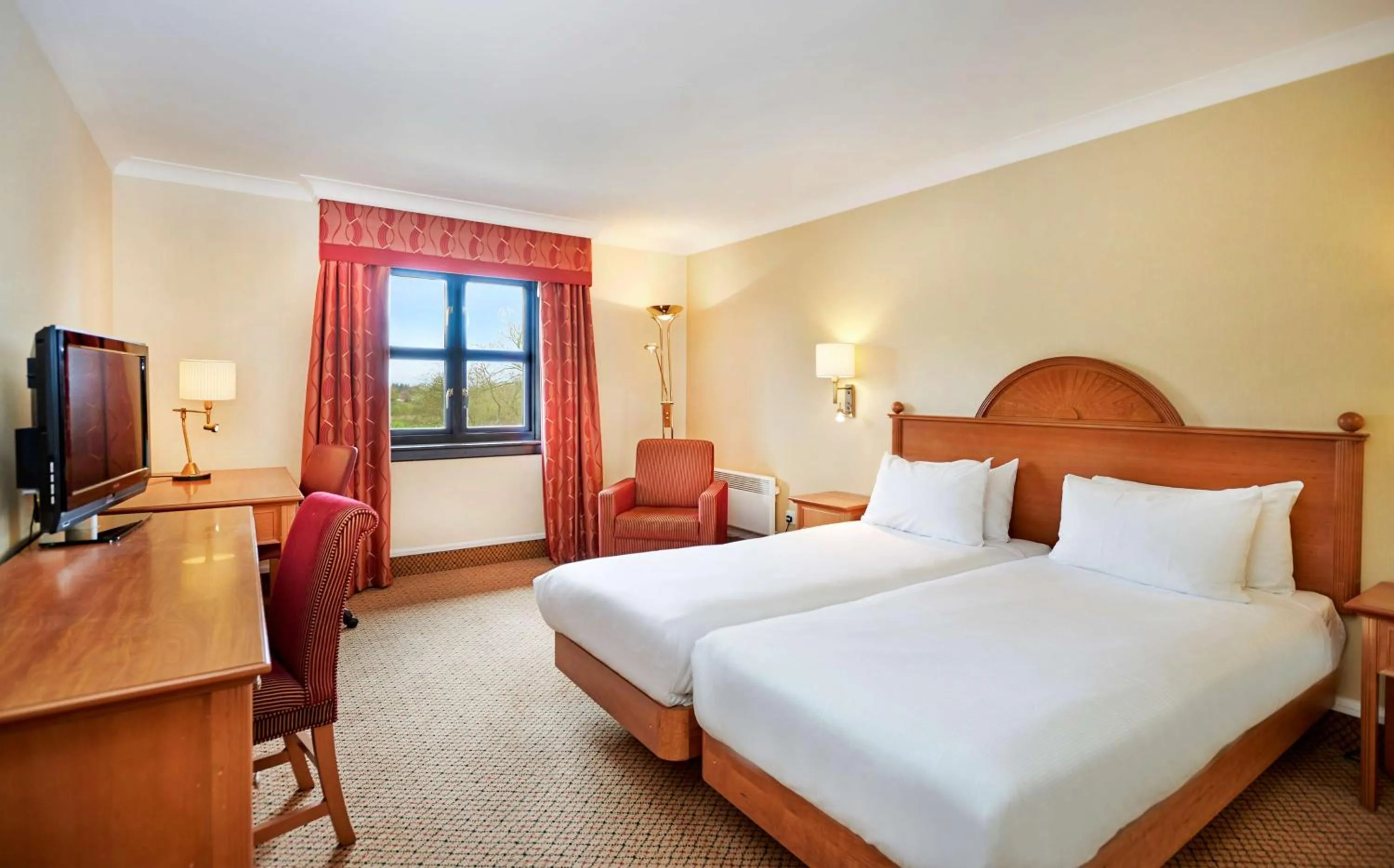 Bed in Hilton Puckrup Hall Hotel & Golf Club, Tewkesbury