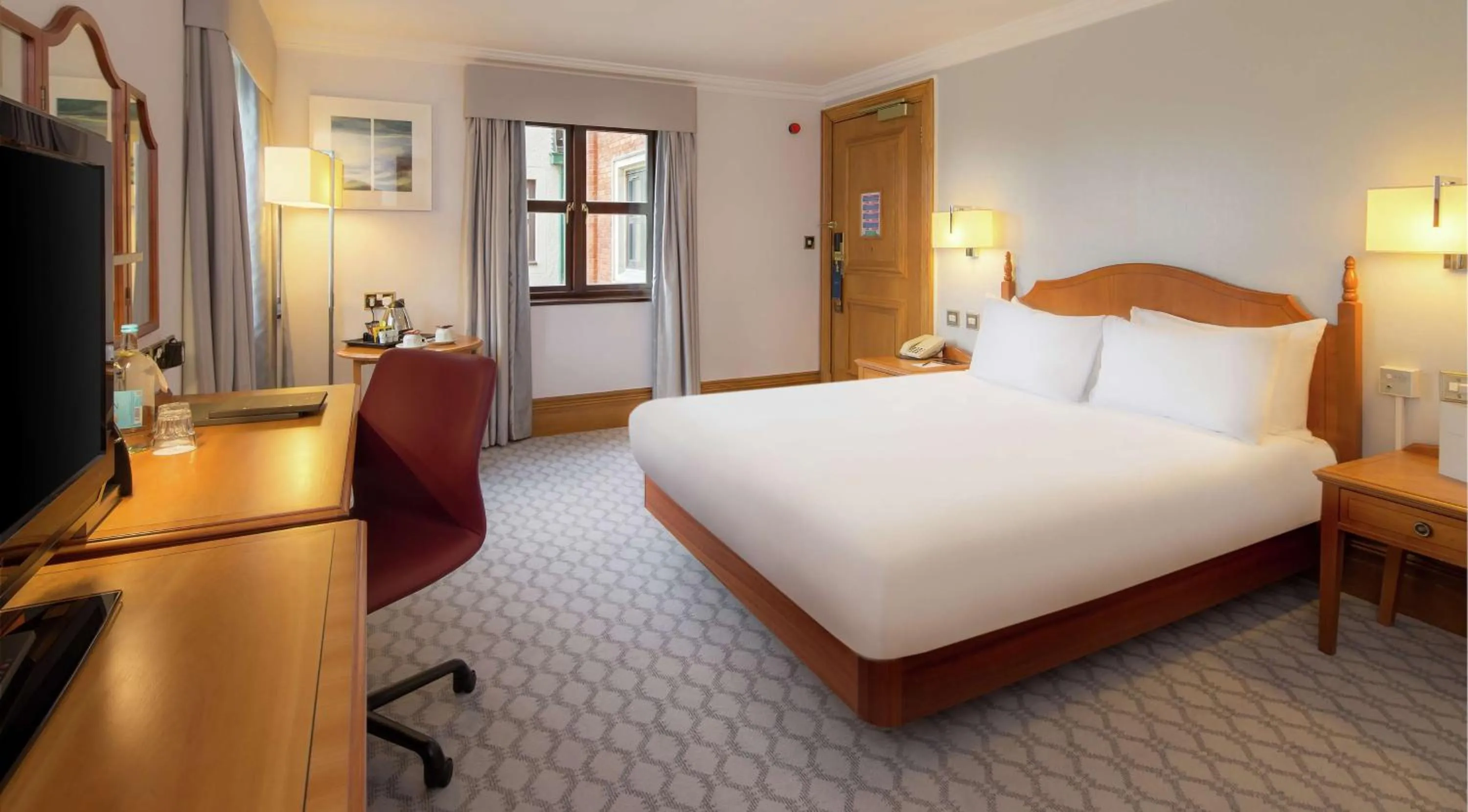 Bed in Hilton Puckrup Hall Hotel & Golf Club, Tewkesbury