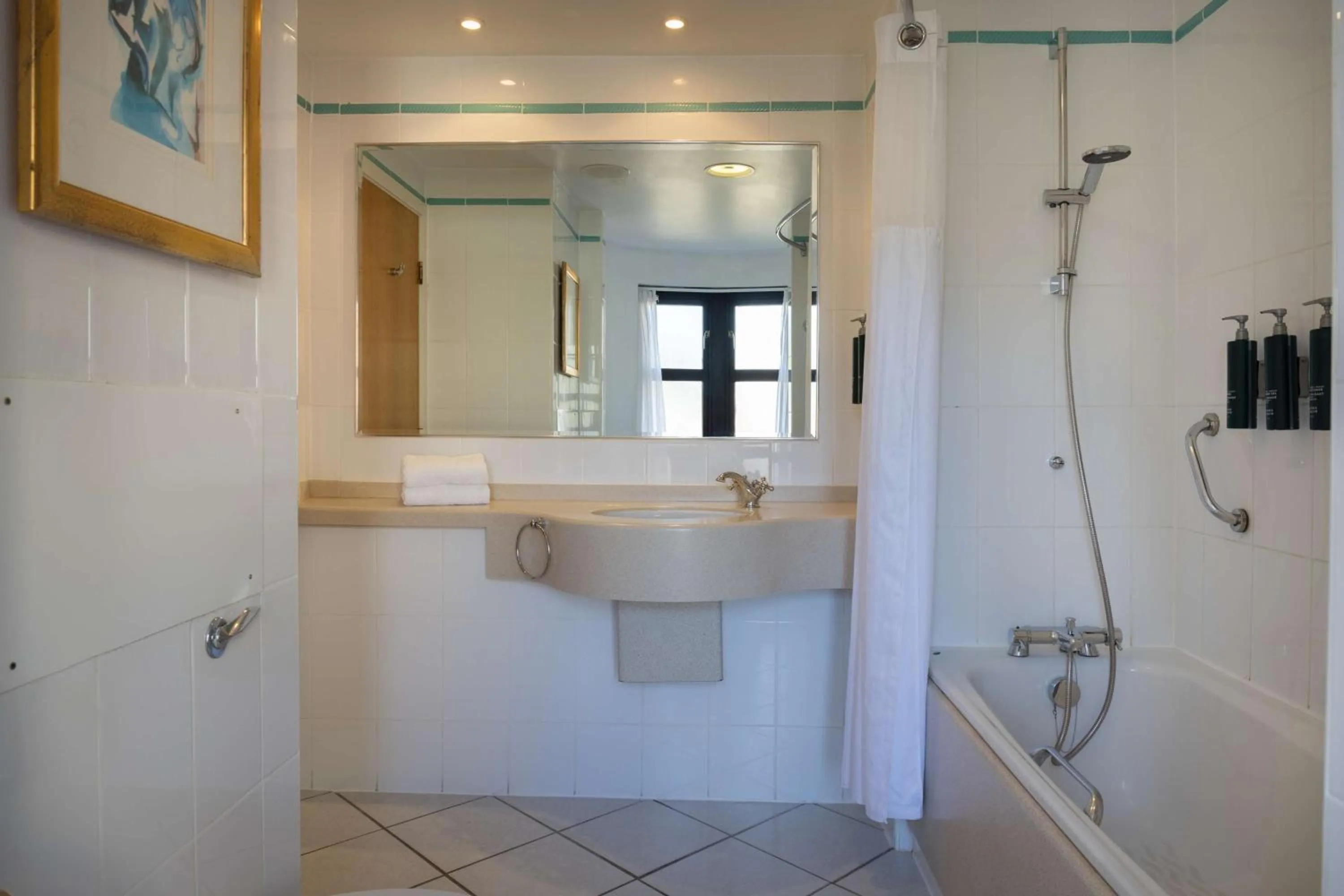 Bathroom in Hilton Puckrup Hall Hotel & Golf Club, Tewkesbury