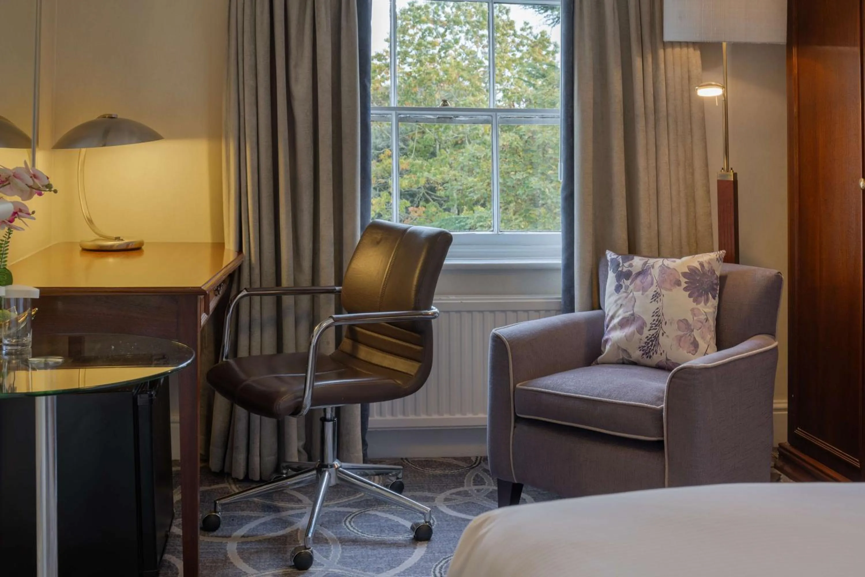 Bedroom, Bed in Hilton Puckrup Hall Hotel & Golf Club, Tewkesbury