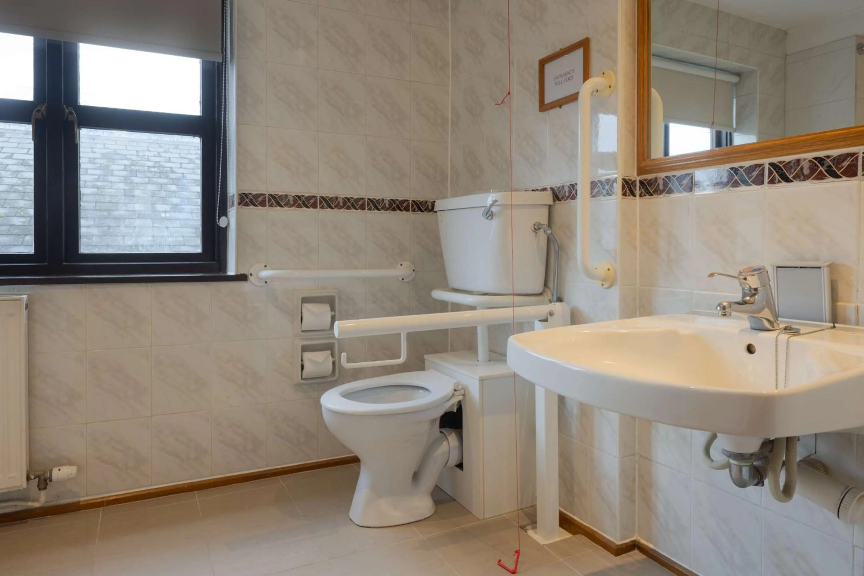 Bathroom in Hilton Puckrup Hall Hotel & Golf Club, Tewkesbury