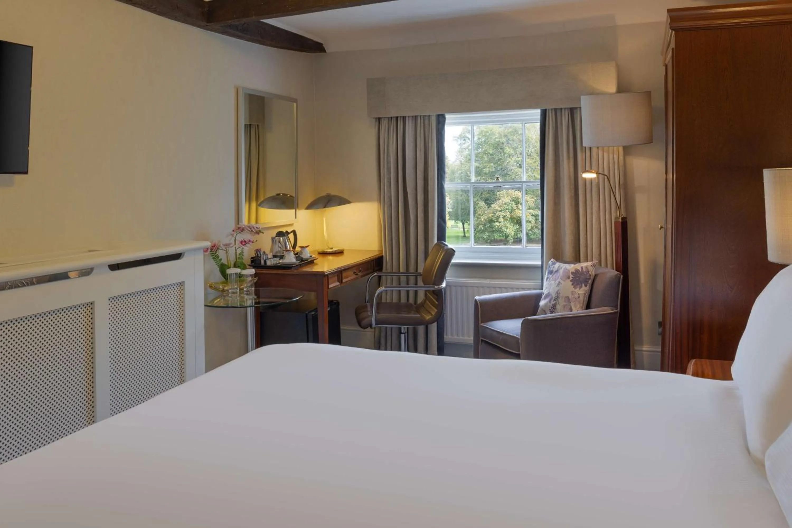 Bedroom, Bed in Hilton Puckrup Hall Hotel & Golf Club, Tewkesbury