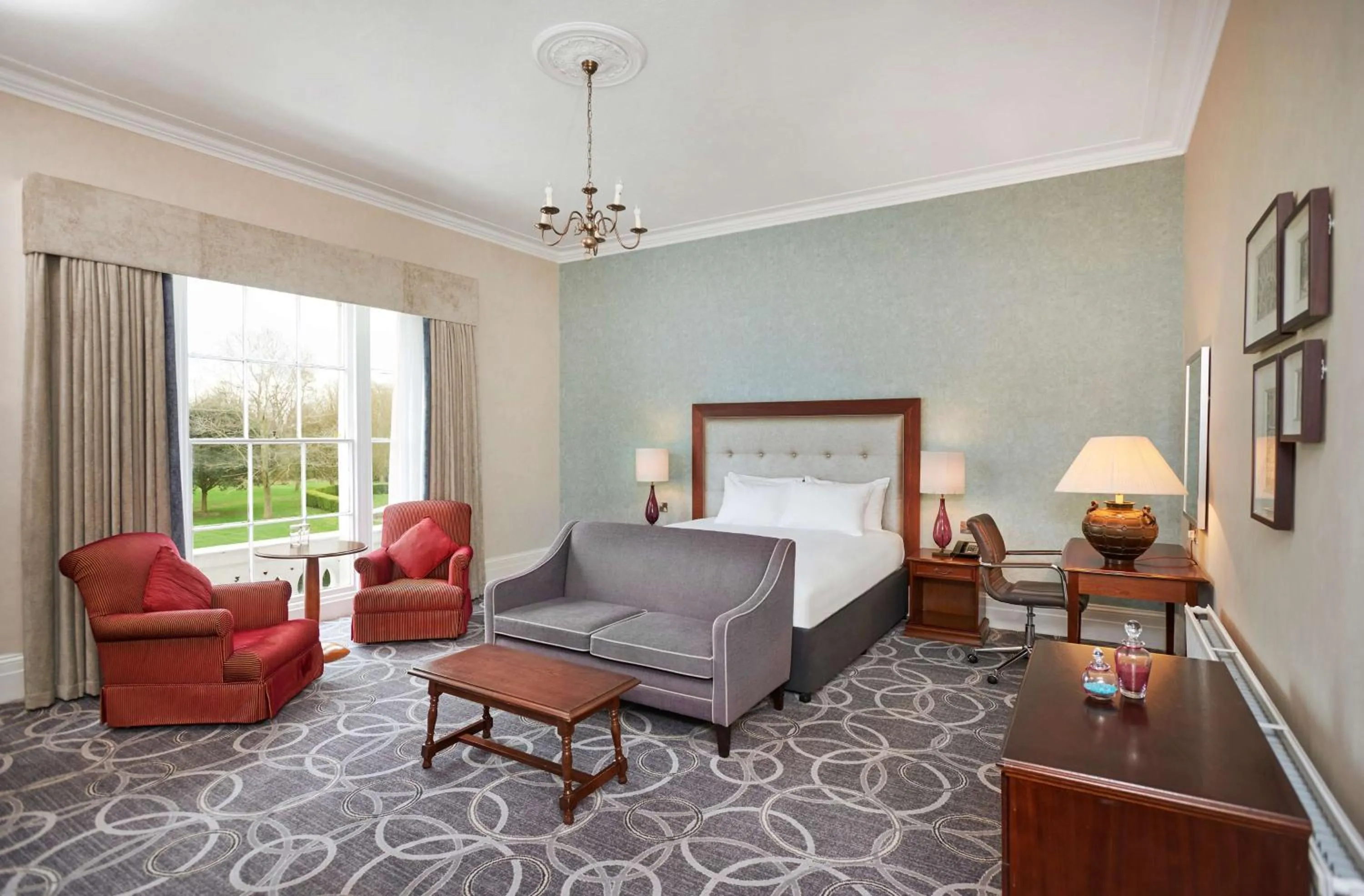 Bedroom, Bed in Hilton Puckrup Hall Hotel & Golf Club, Tewkesbury