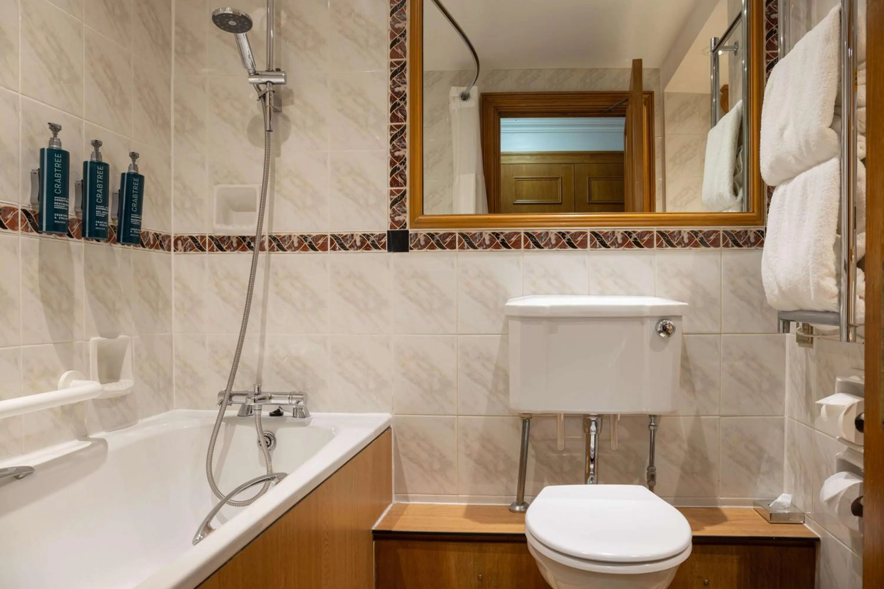 Bathroom in Hilton Puckrup Hall Hotel & Golf Club, Tewkesbury