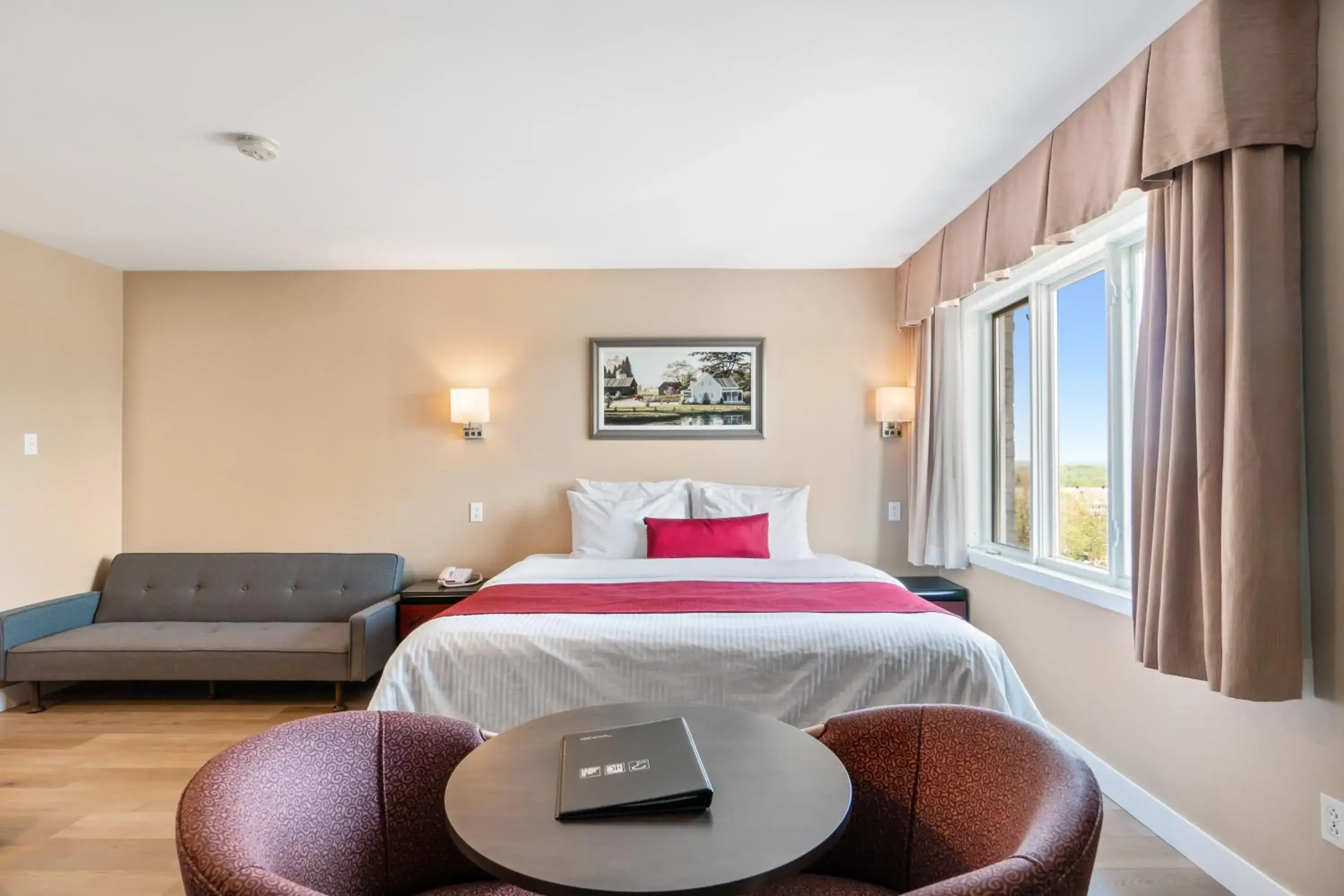 Deluxe King Room - King Bed and Sofa Bed with Double Spa Bath and Fireplace in Hotel Bromont Deluxe King Room - King Bed and Sofa Bed with Double Spa Bath and Fireplace in Hotel Bromont