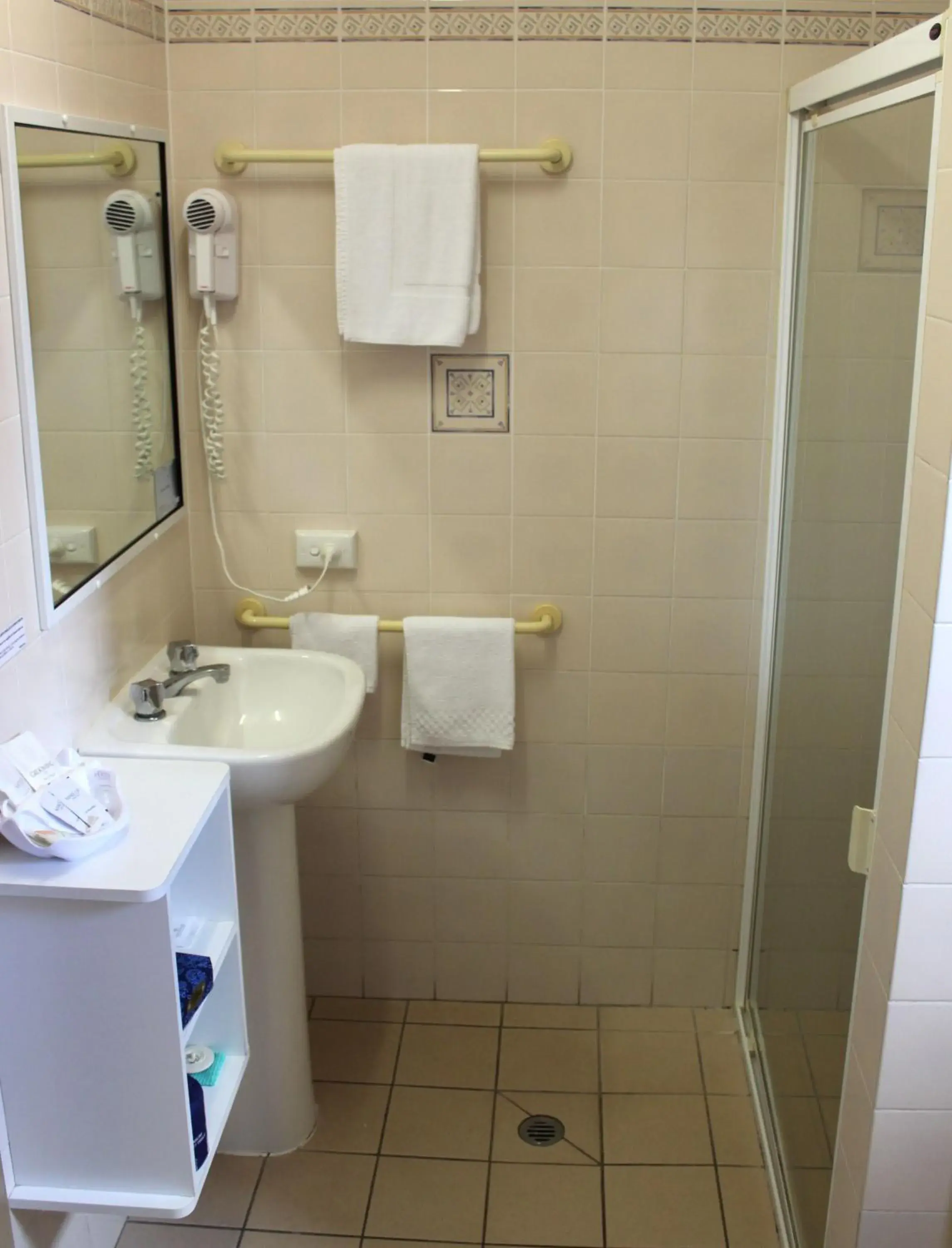 Large Family Room in City Motor Inn Large Family Room in City Motor Inn