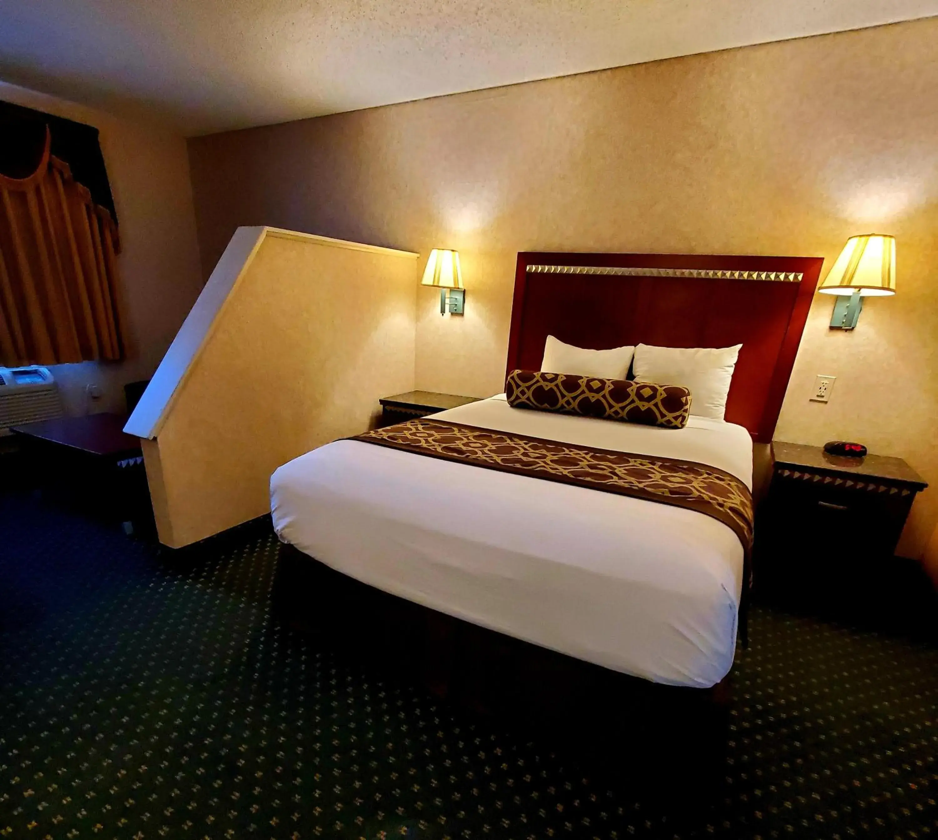 Queen Suite - Non-Smoking in Triplodge of Santa Clarita Queen Suite - Non-Smoking in Triplodge of Santa Clarita