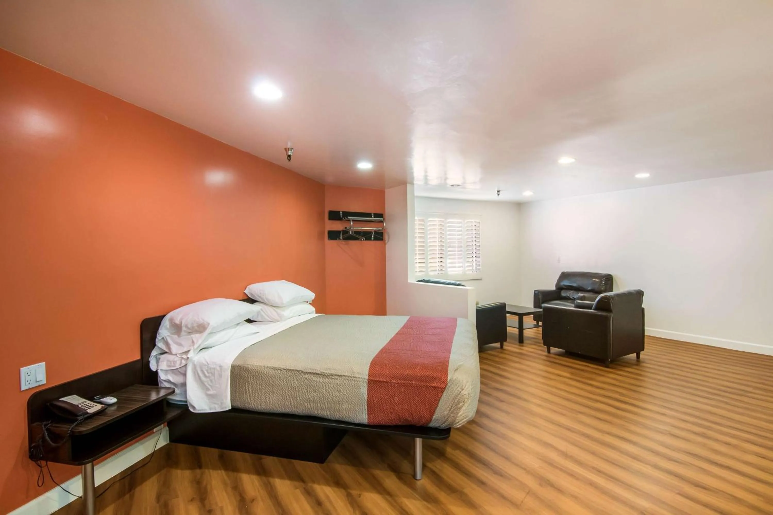 Photo of the whole room, Bed in Motel 6 Monterey Park