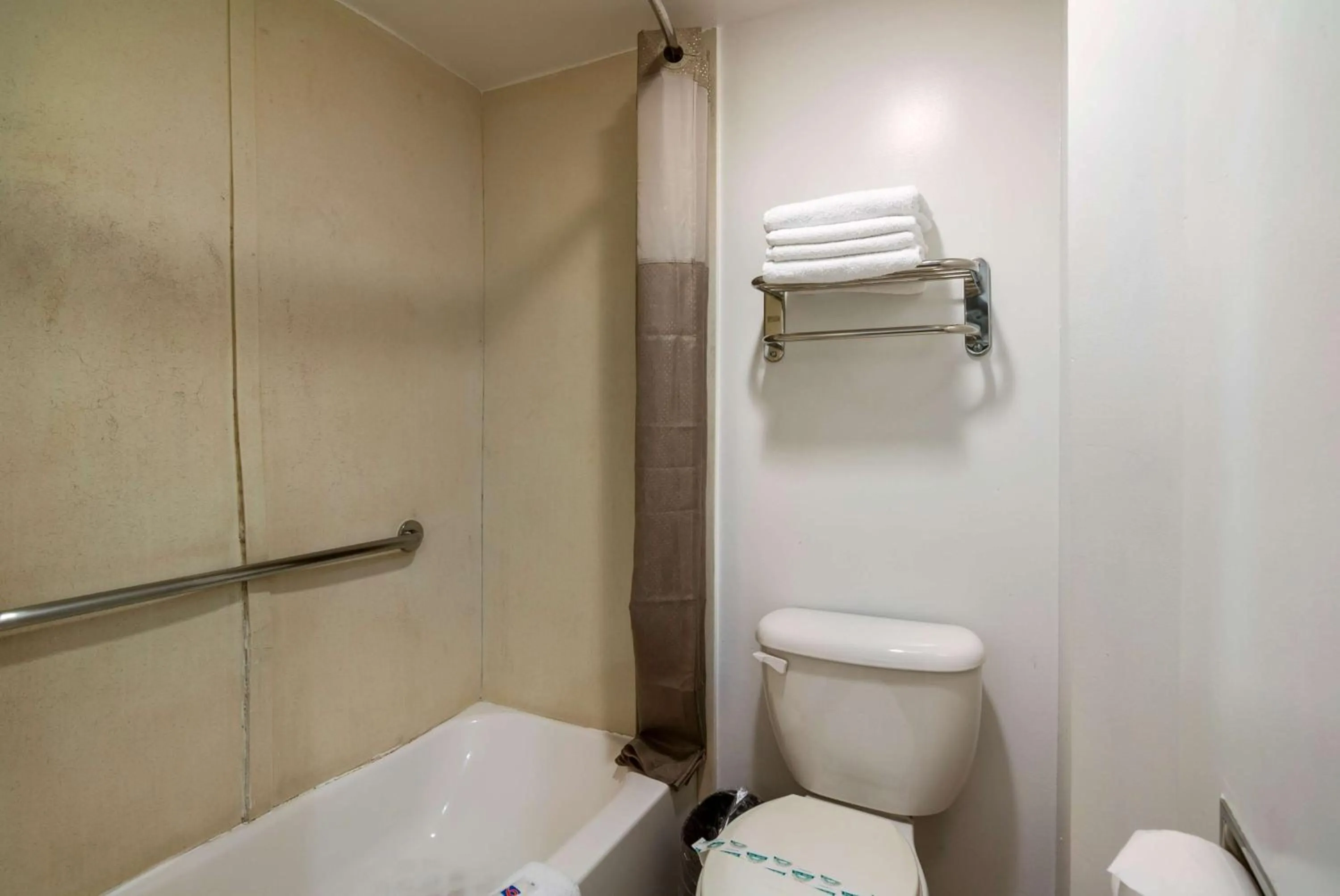 Toilet in Motel 6 Monterey Park