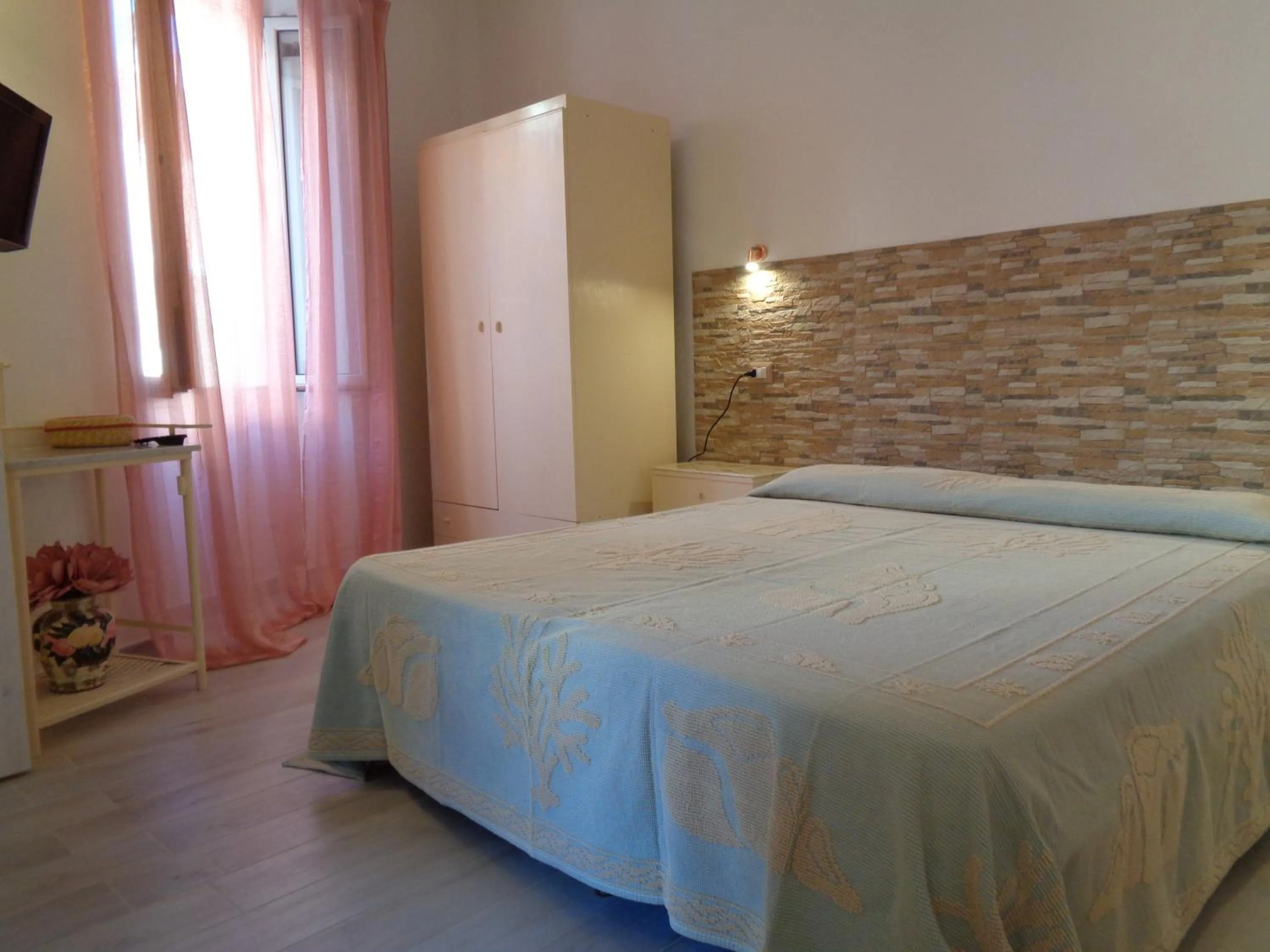 Photo of the whole room, Bed in Sardinia-holiday Spargi Suite & Rooms