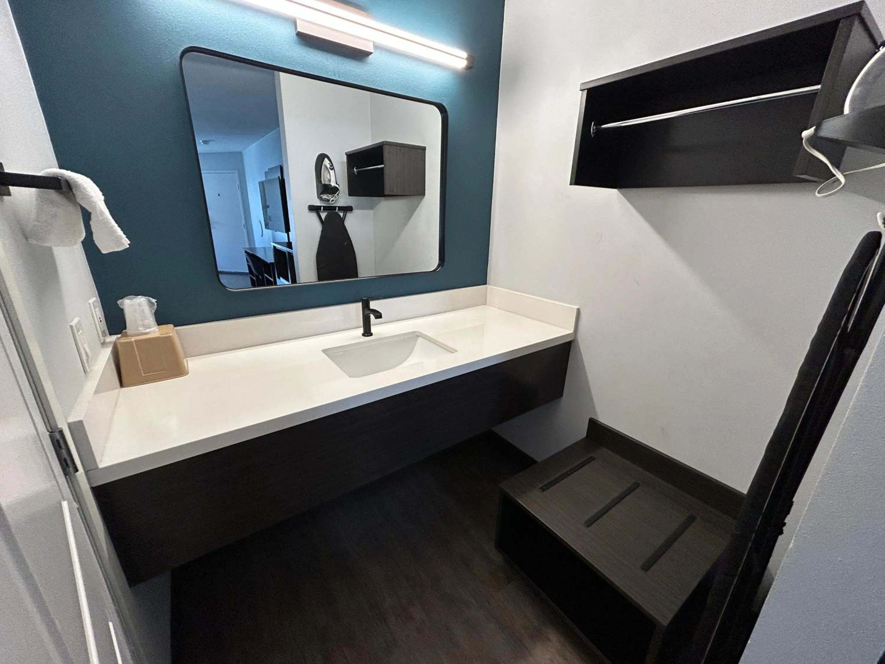 Bathroom in Studio 6 Suites Gardena, CA