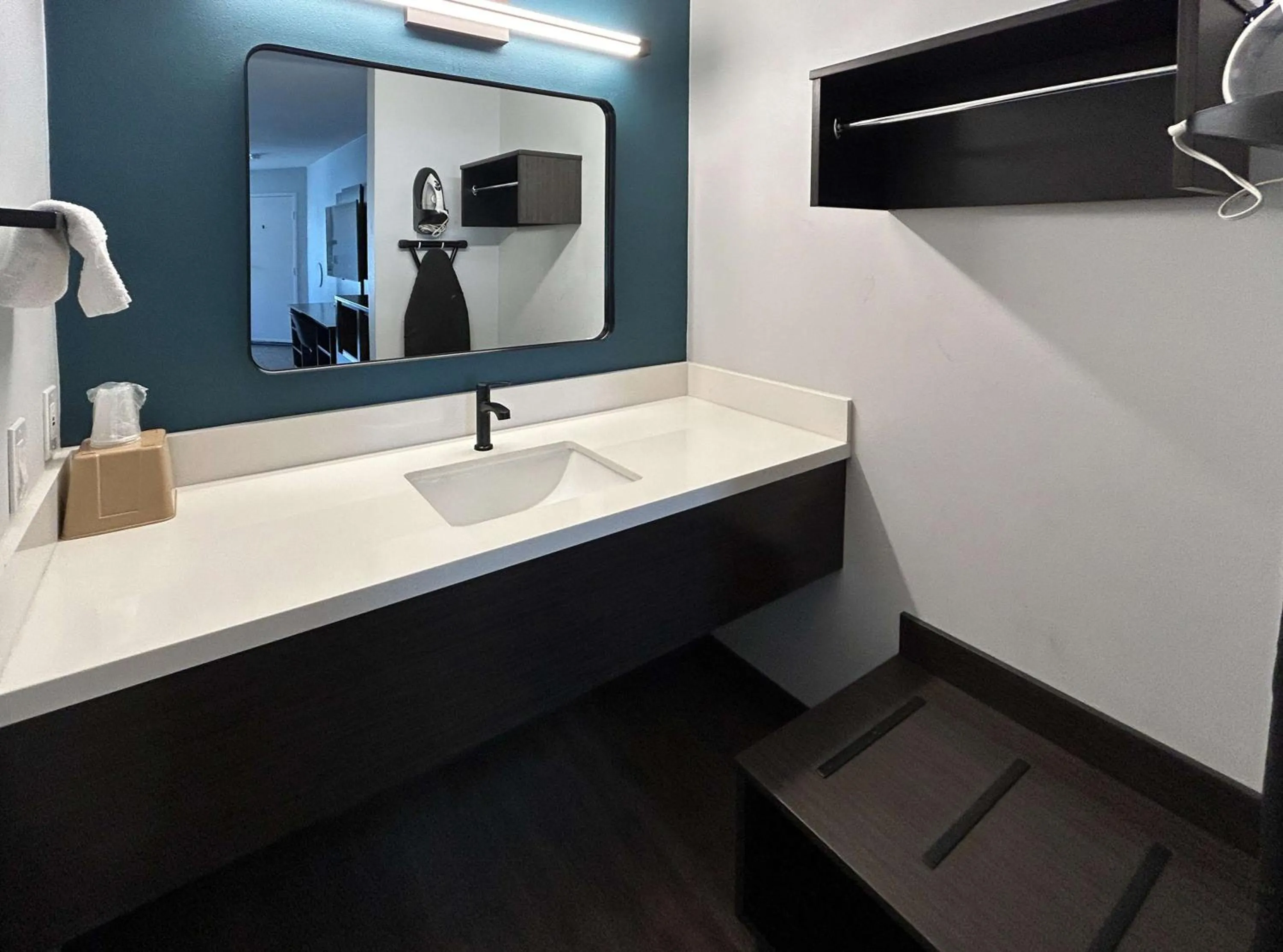 Bathroom in Studio 6 Suites Gardena, CA