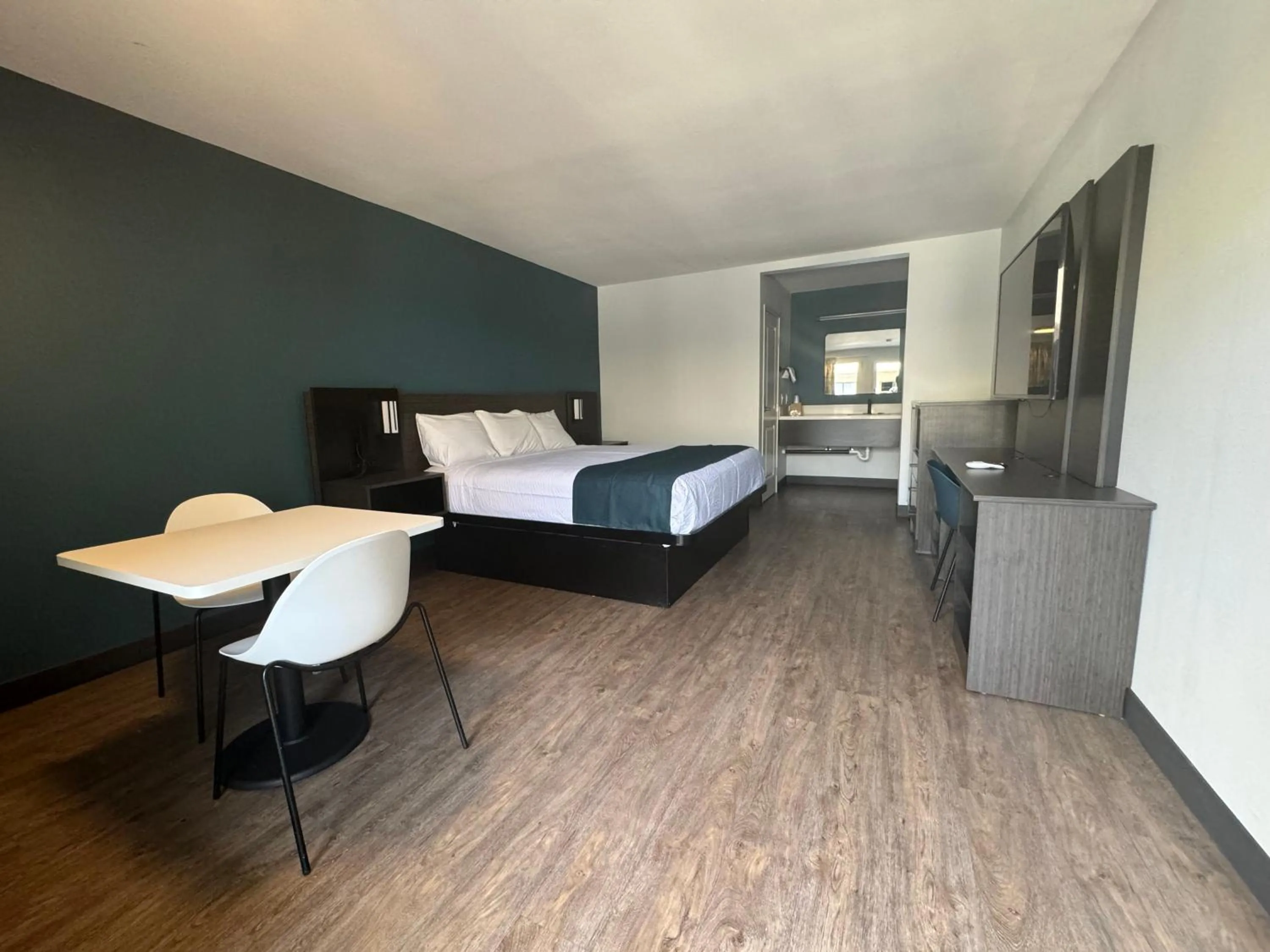 Bed in Studio 6 Suites Gardena, CA