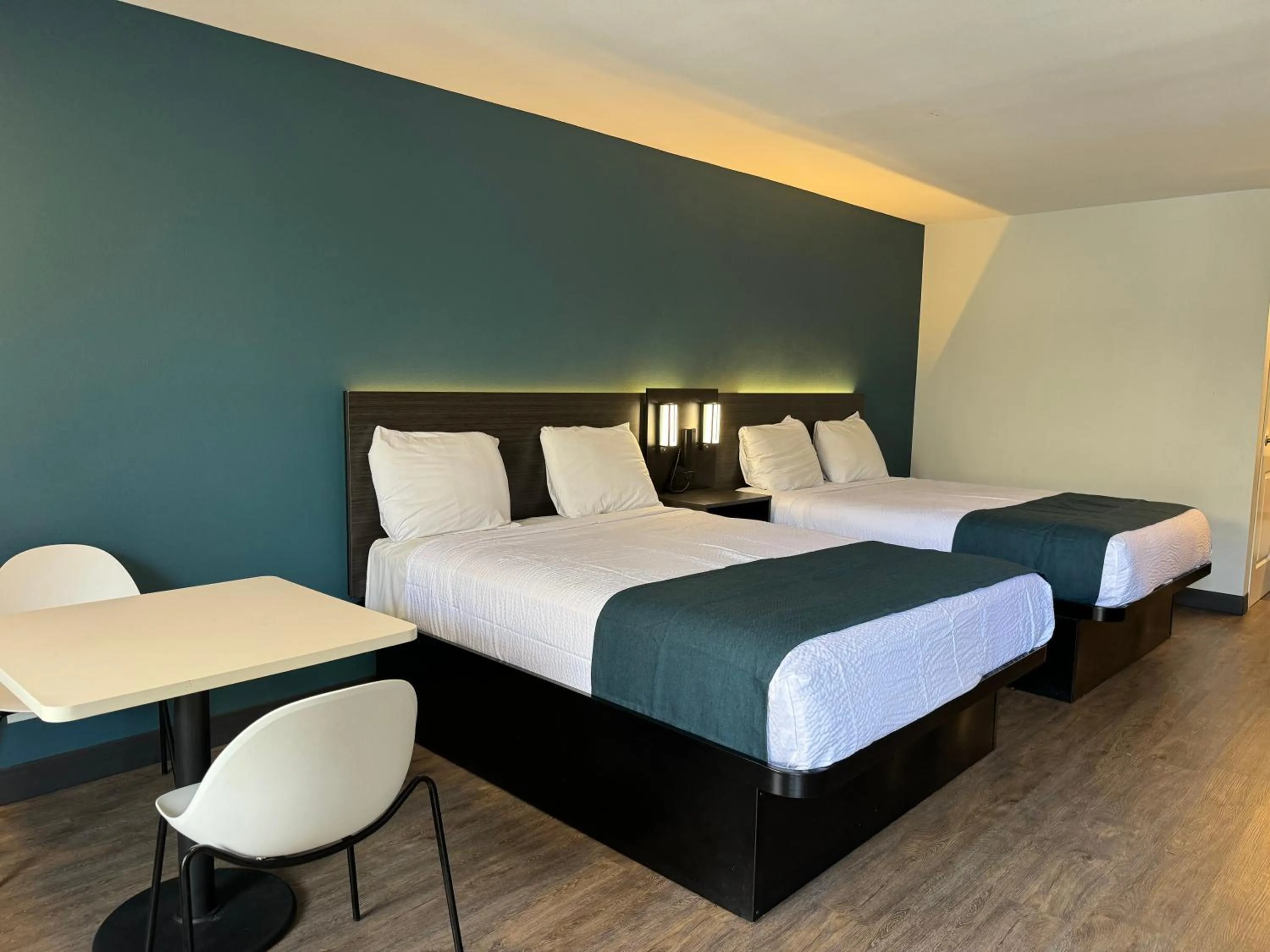 Bed in Studio 6 Suites Gardena, CA