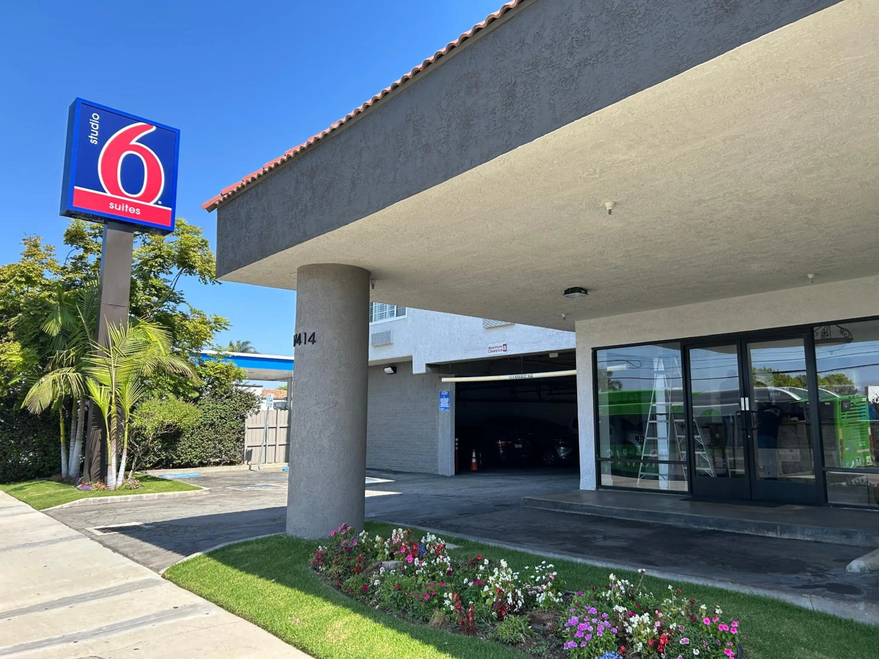 Property building in Studio 6 Suites Gardena, CA