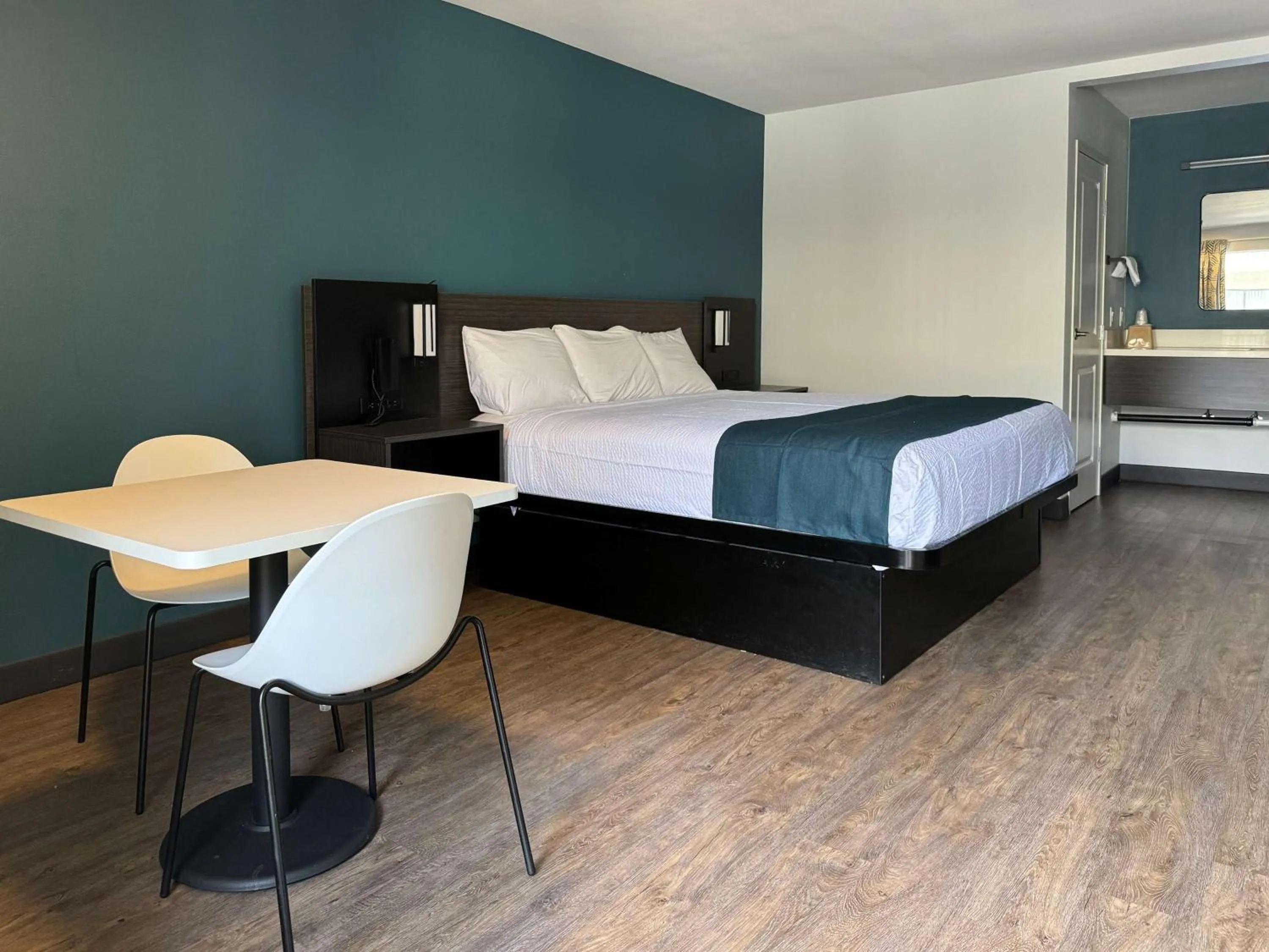 Bedroom, Bed in Studio 6 Suites Gardena, CA