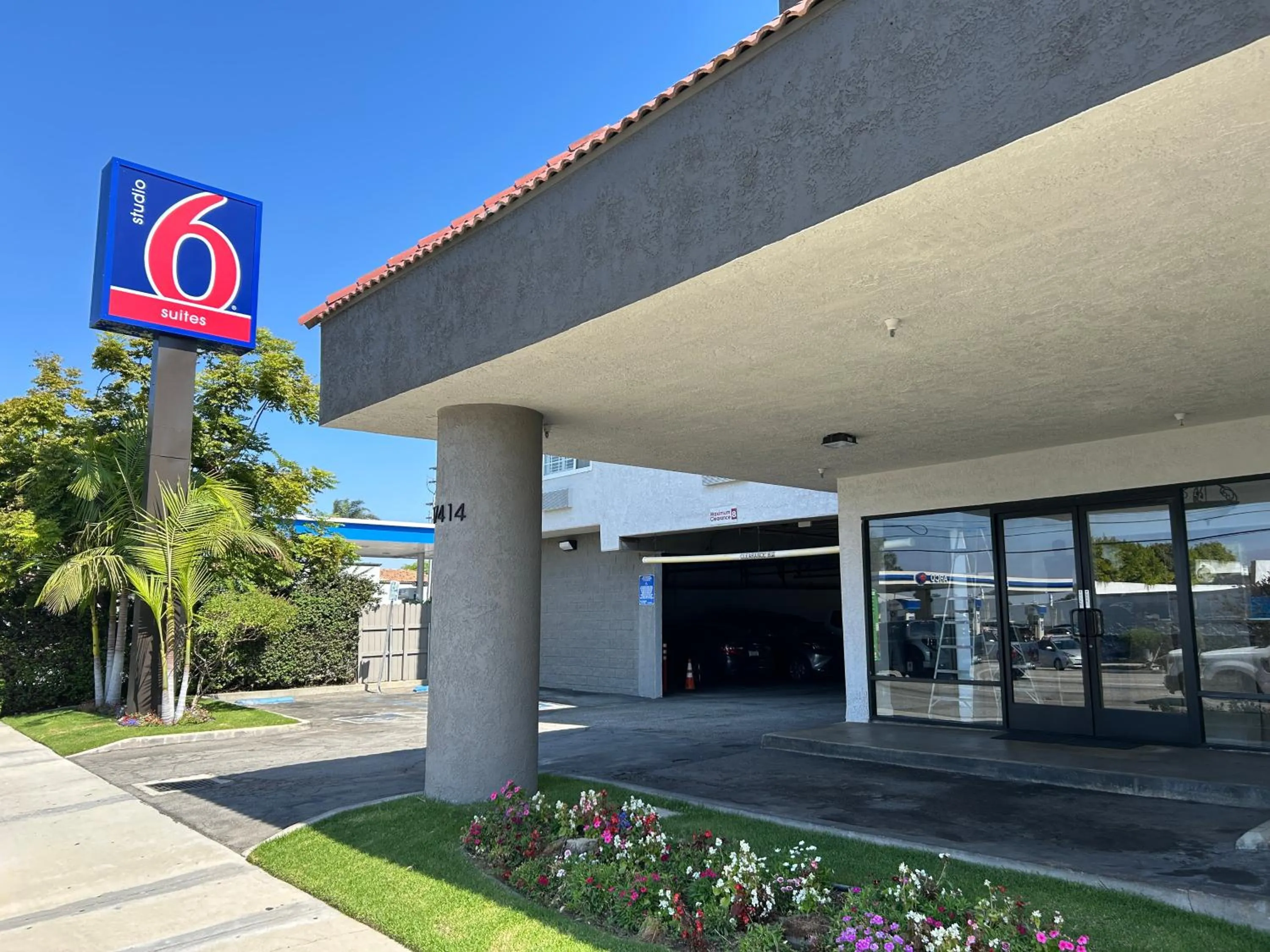 Studio 6 Suites Gardena, CA