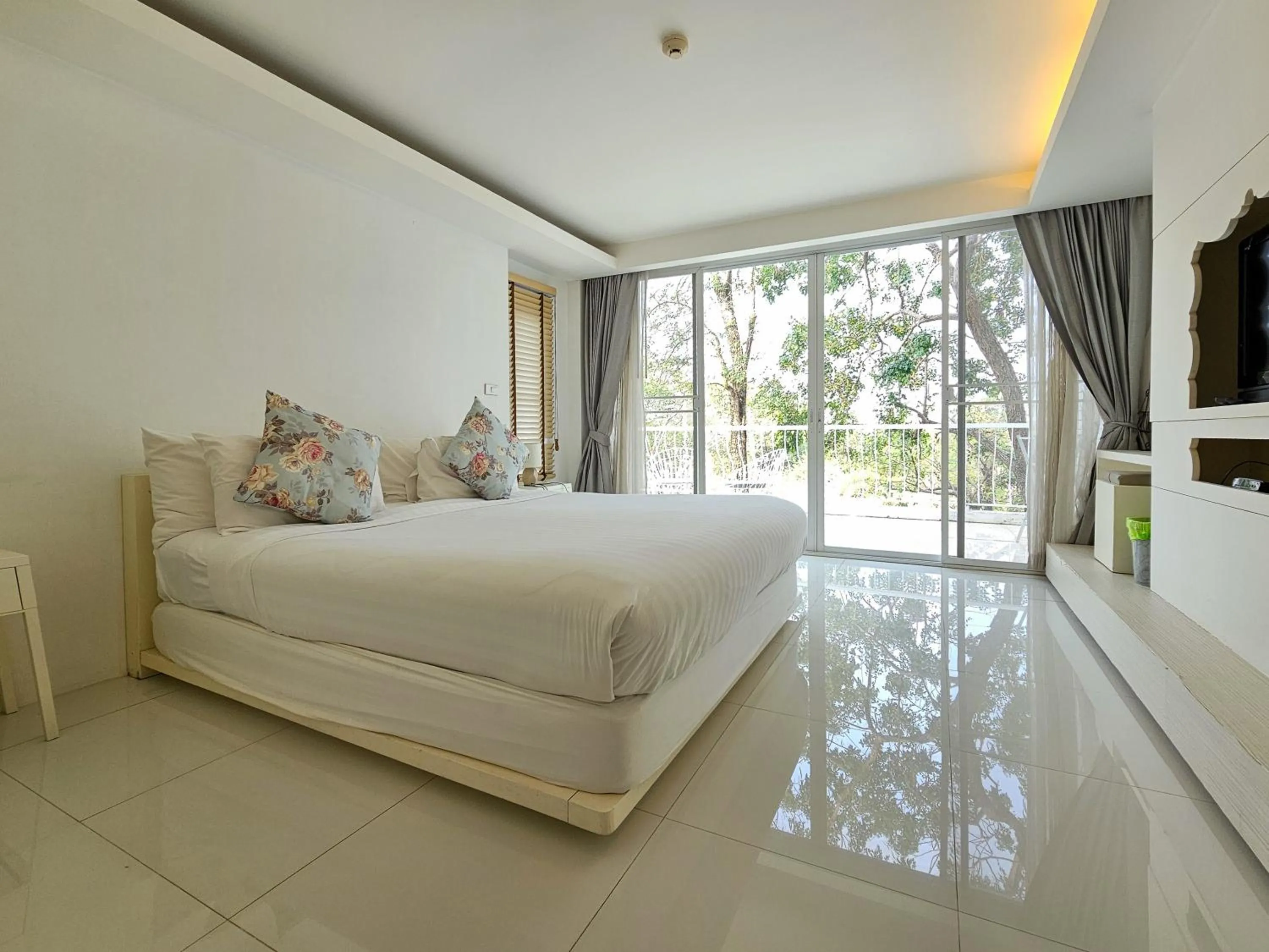 Bed in Verano Beach Villa