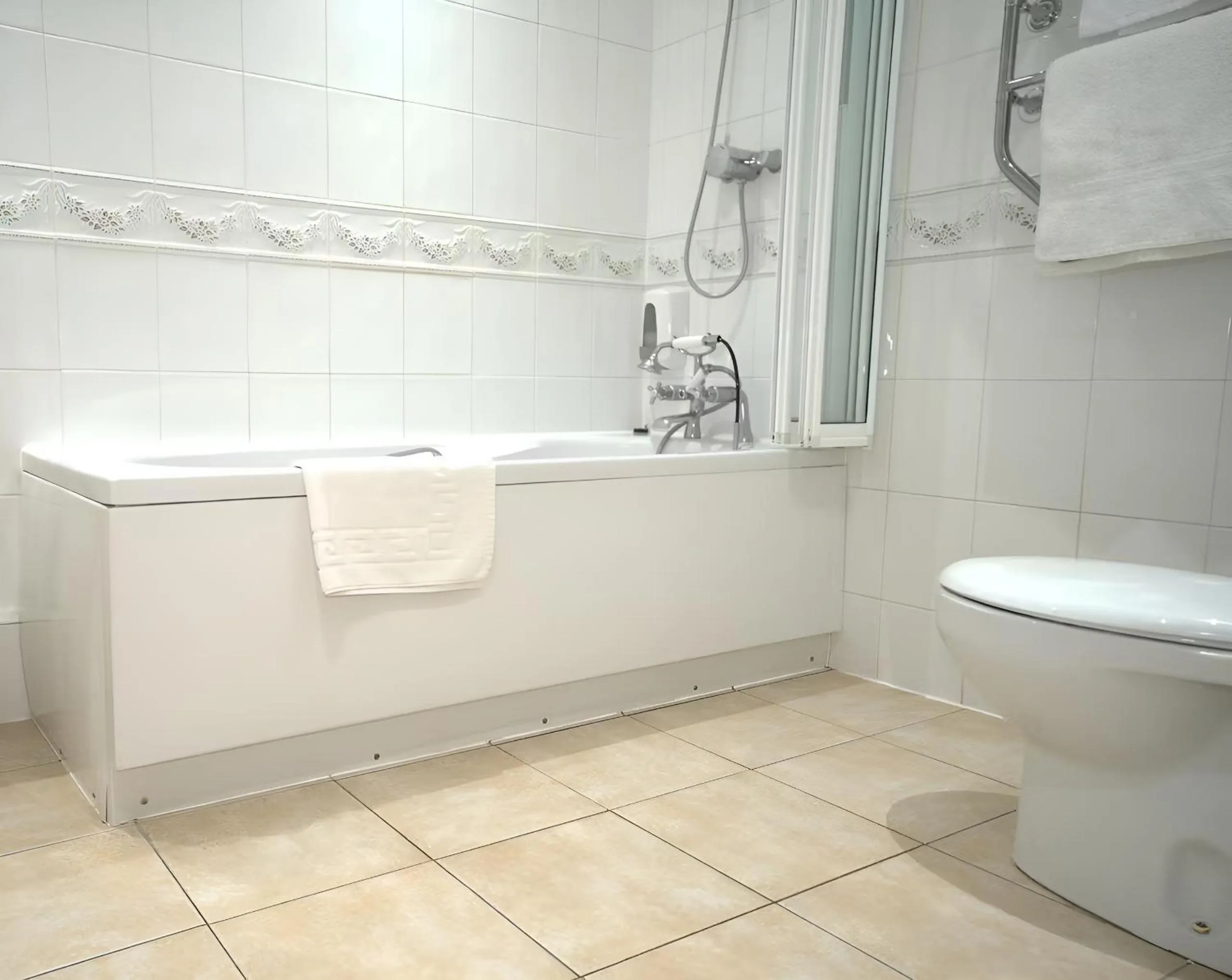 Shower in Consort Hotel