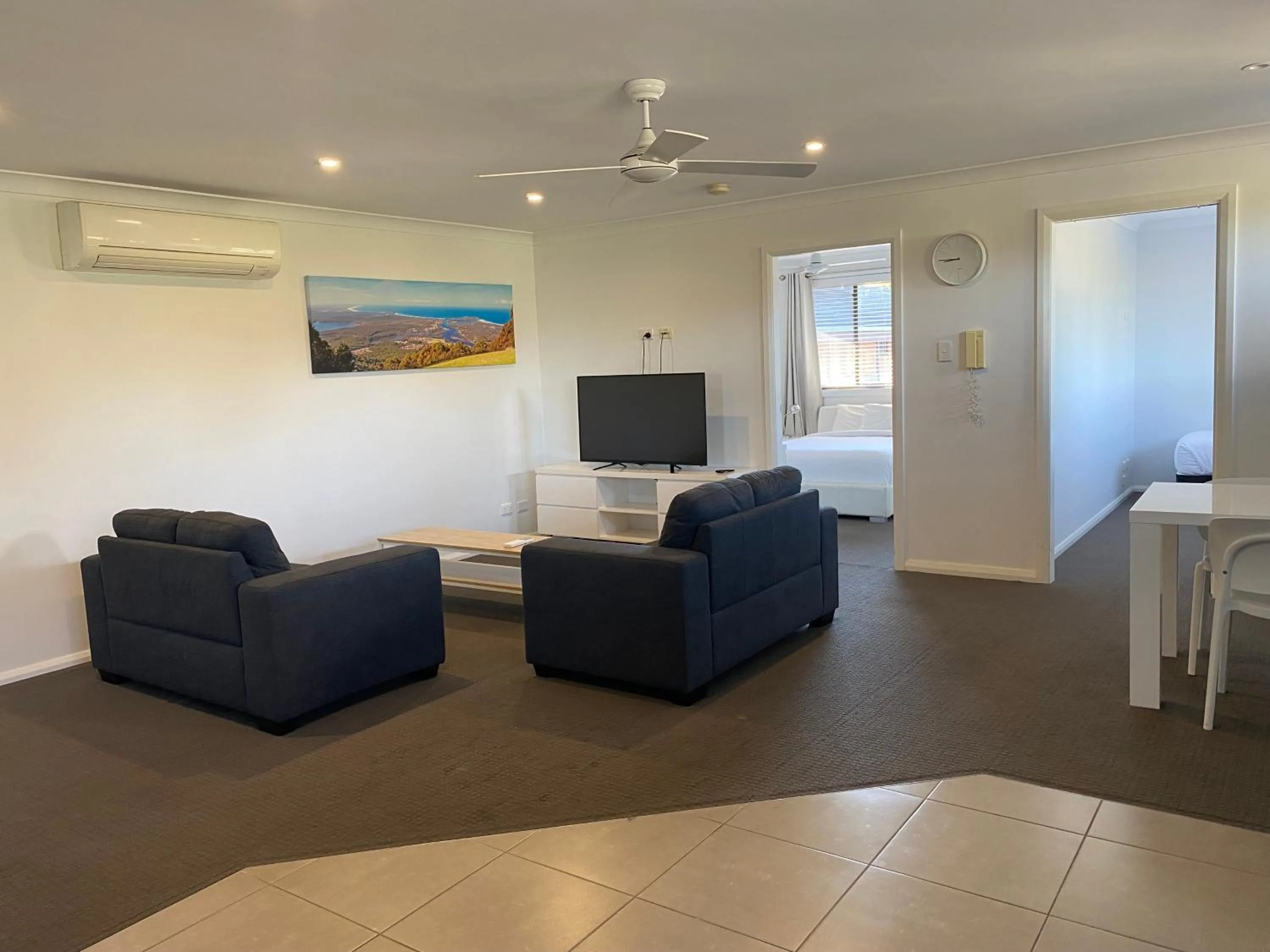 Living room in Macquarie Barracks Motor Inn