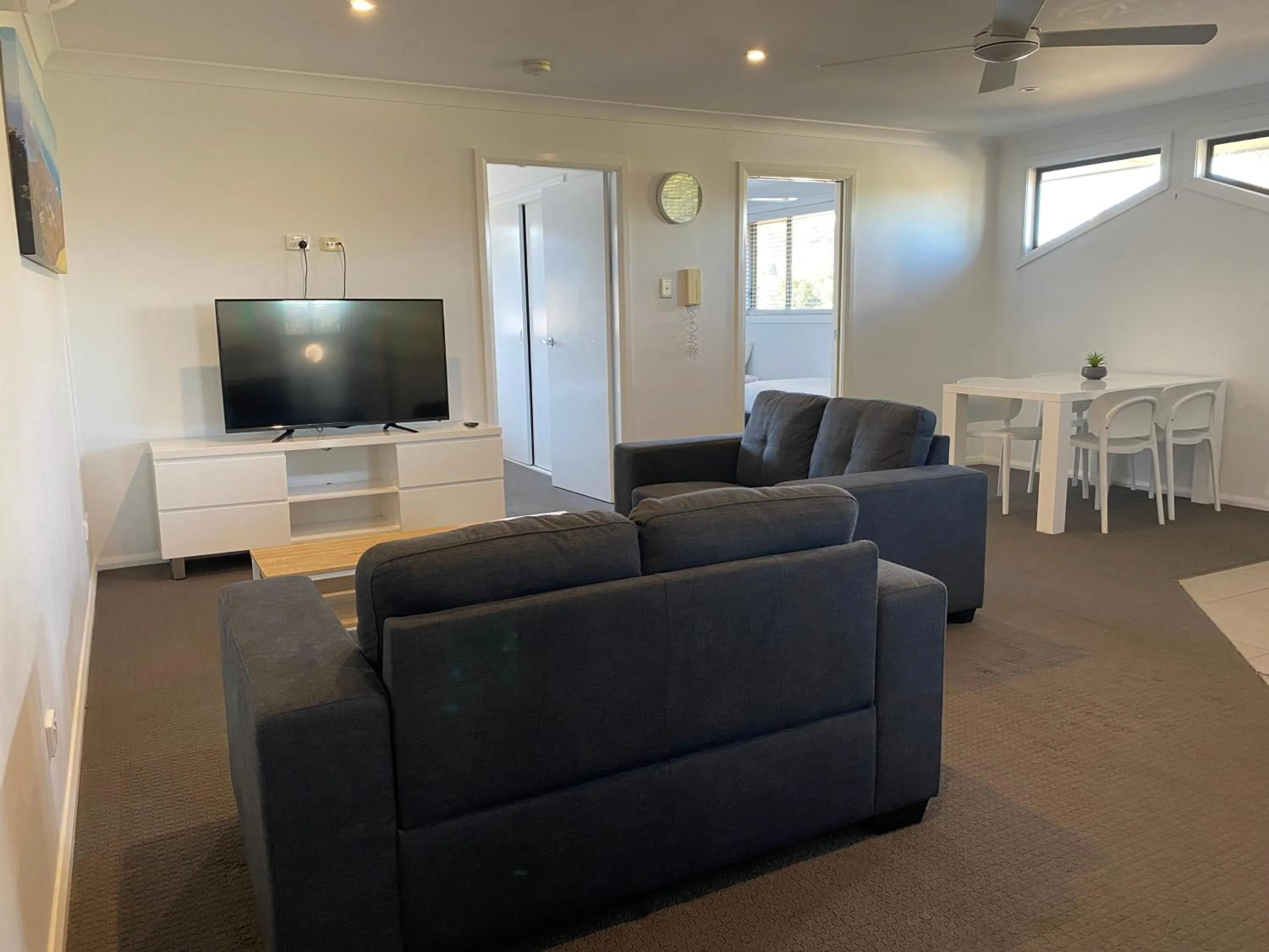 Living room in Macquarie Barracks Motor Inn