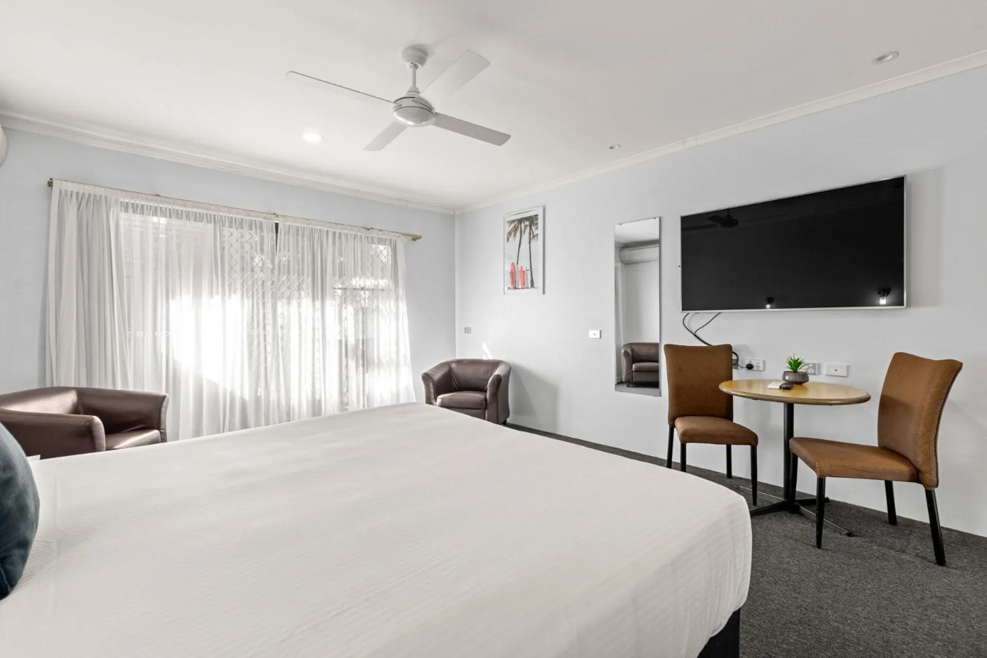 TV and multimedia, Bed in Macquarie Barracks Motor Inn