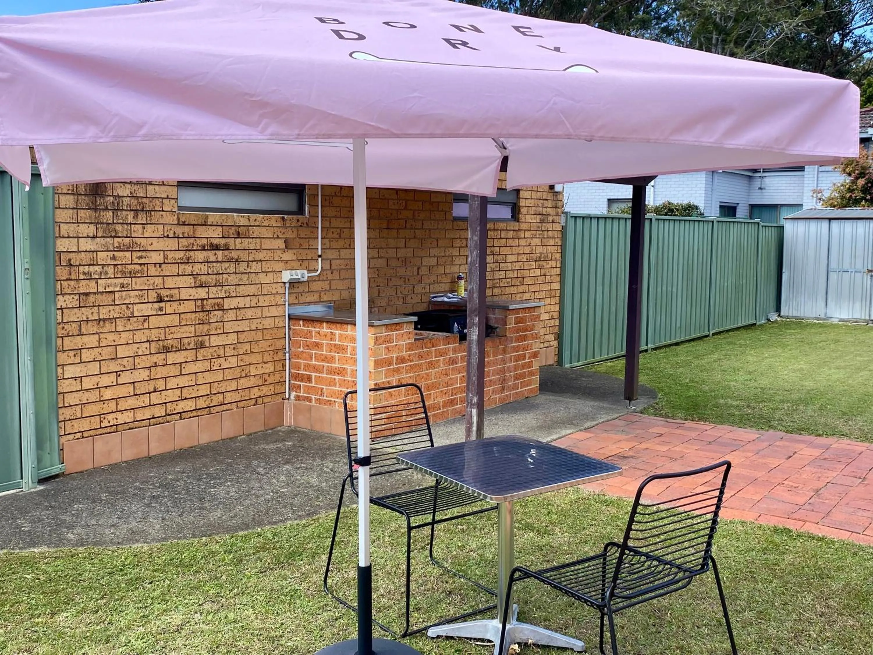 BBQ facilities in Macquarie Barracks Motor Inn