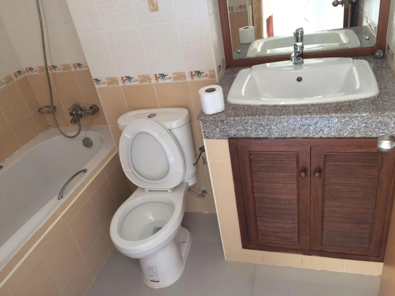 Toilet in Kaewchantra Mansion