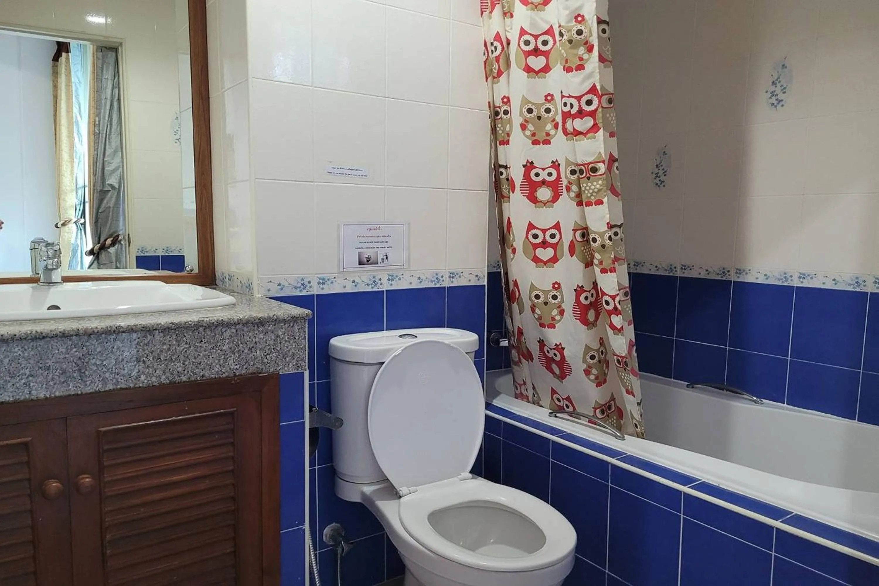 Toilet in Kaewchantra Mansion