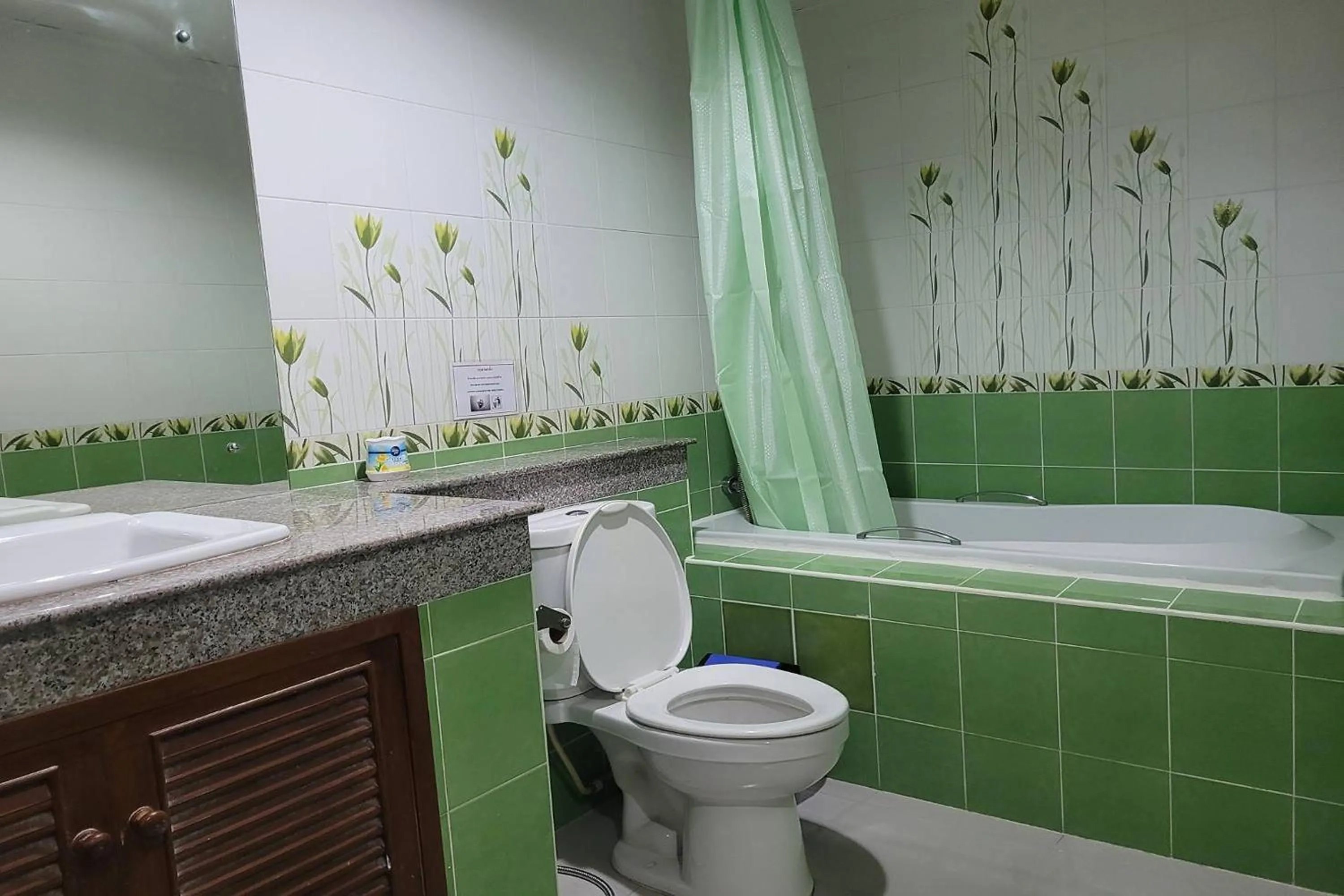 Toilet in Kaewchantra Mansion