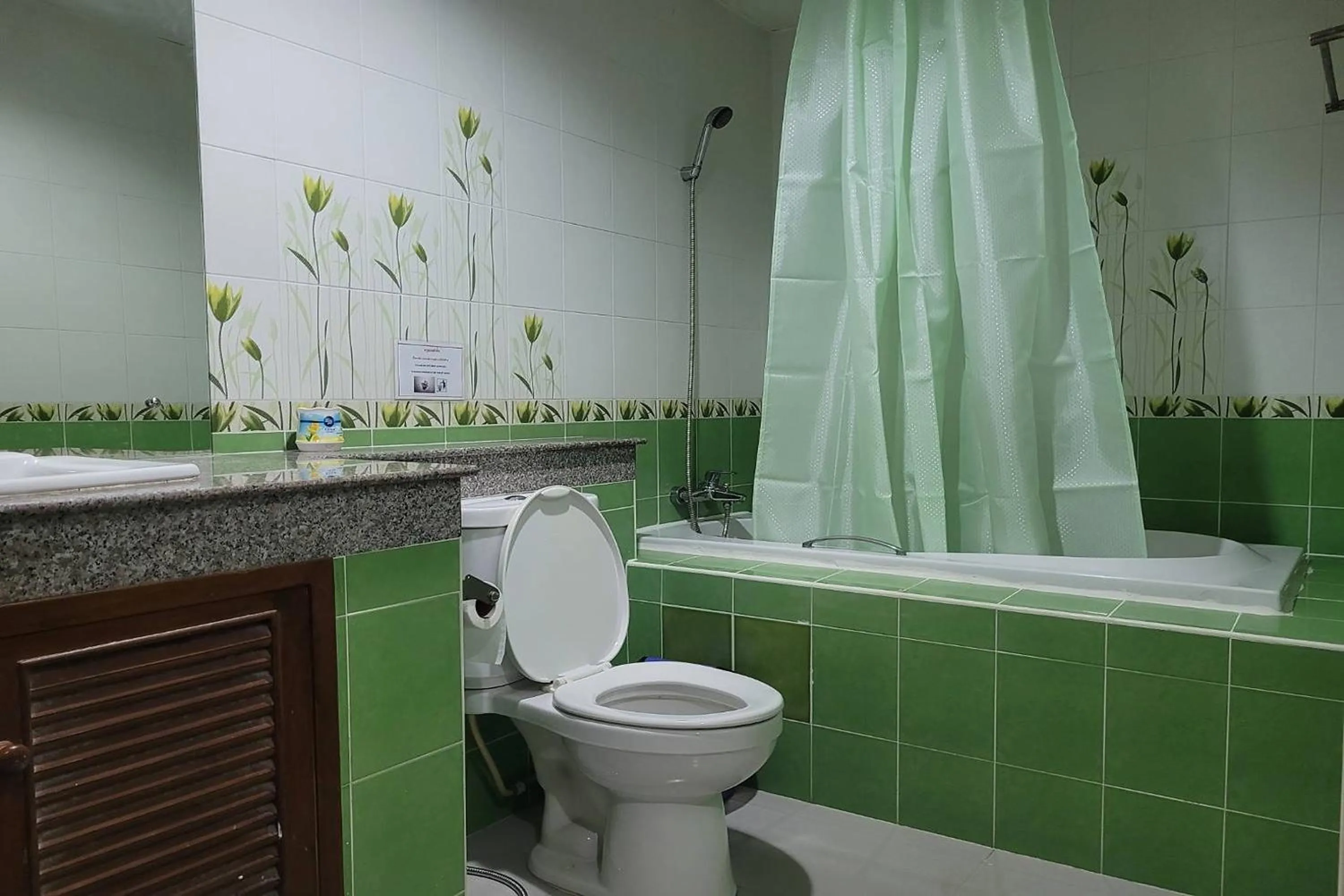 Toilet in Kaewchantra Mansion