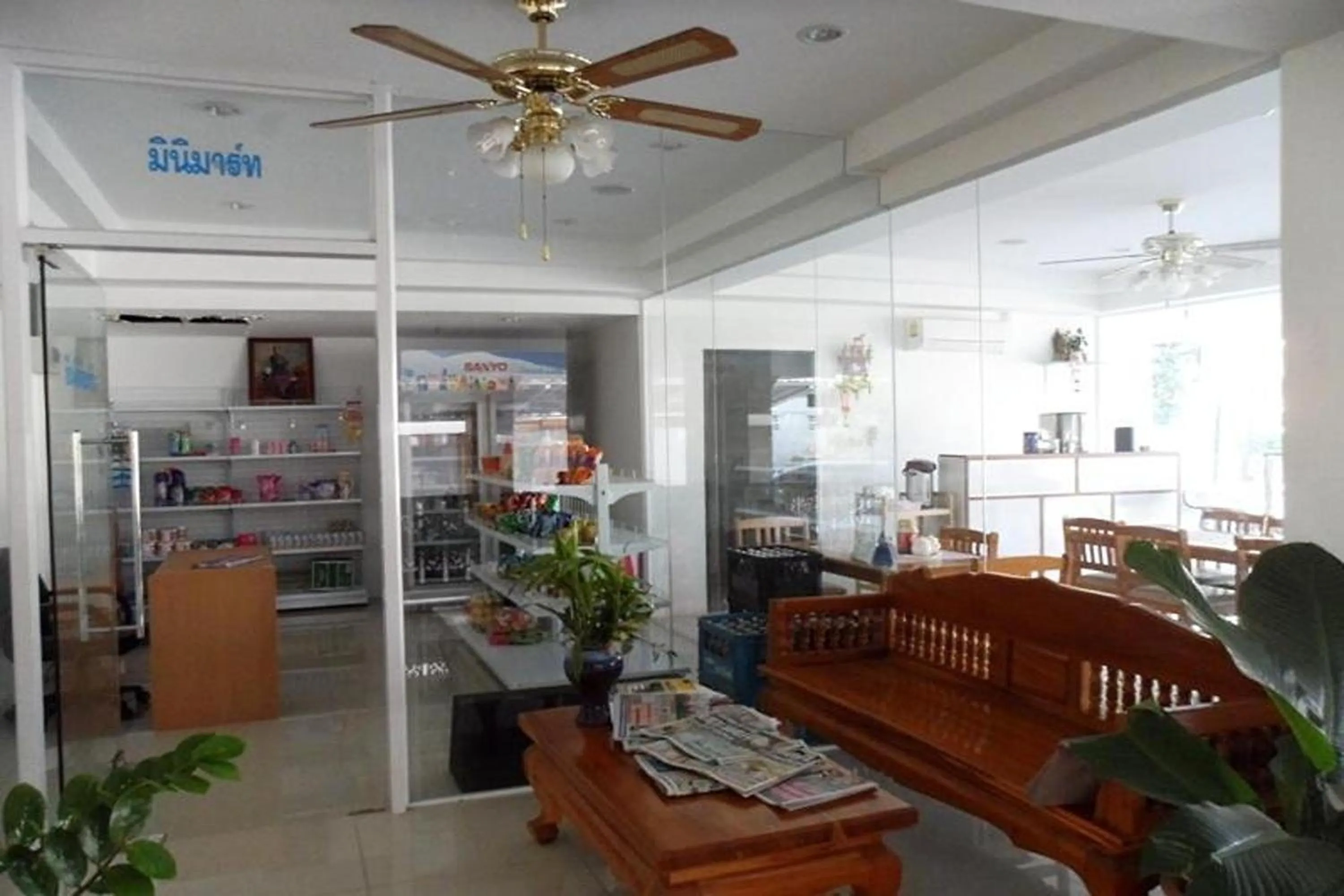 Restaurant/places to eat in Kaewchantra Mansion