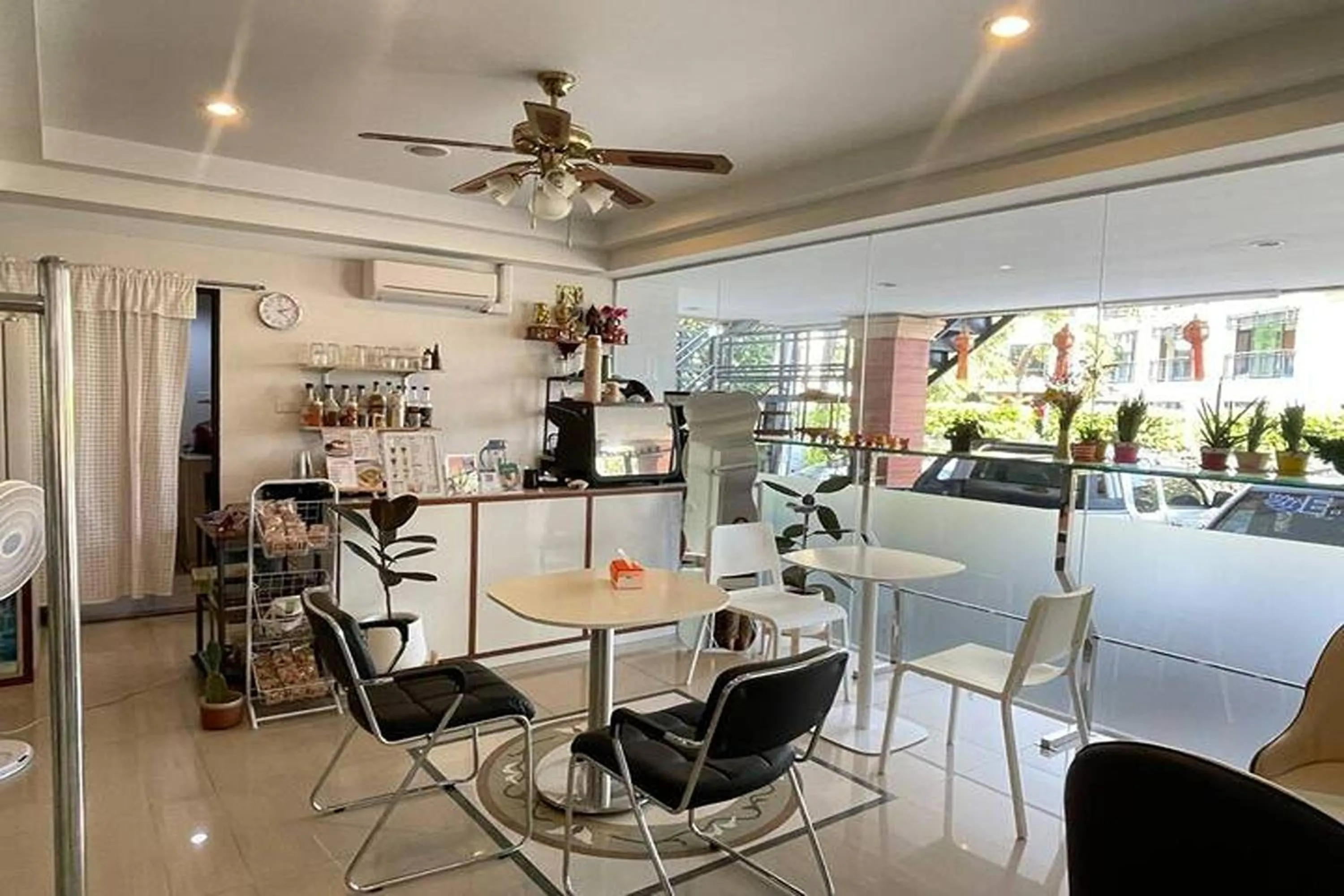 Lounge or bar in Kaewchantra Mansion