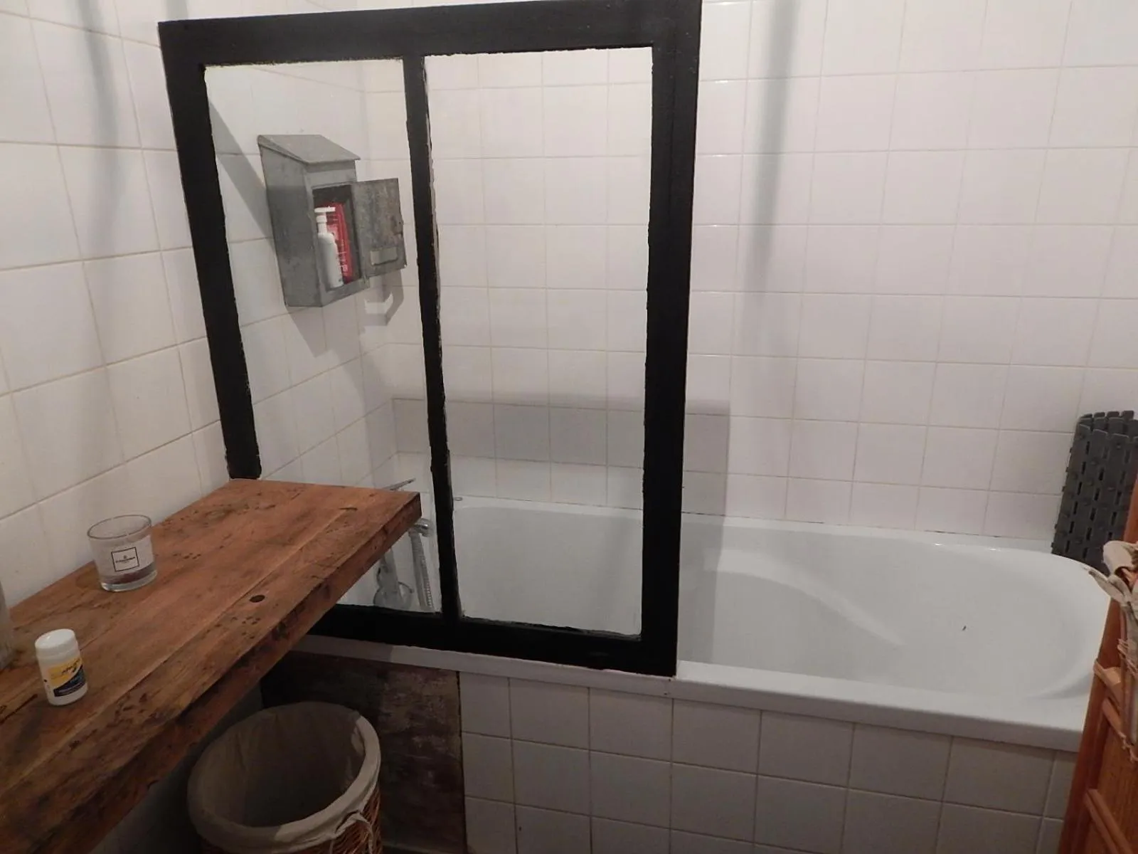 Bathroom in Mimi la Sardine