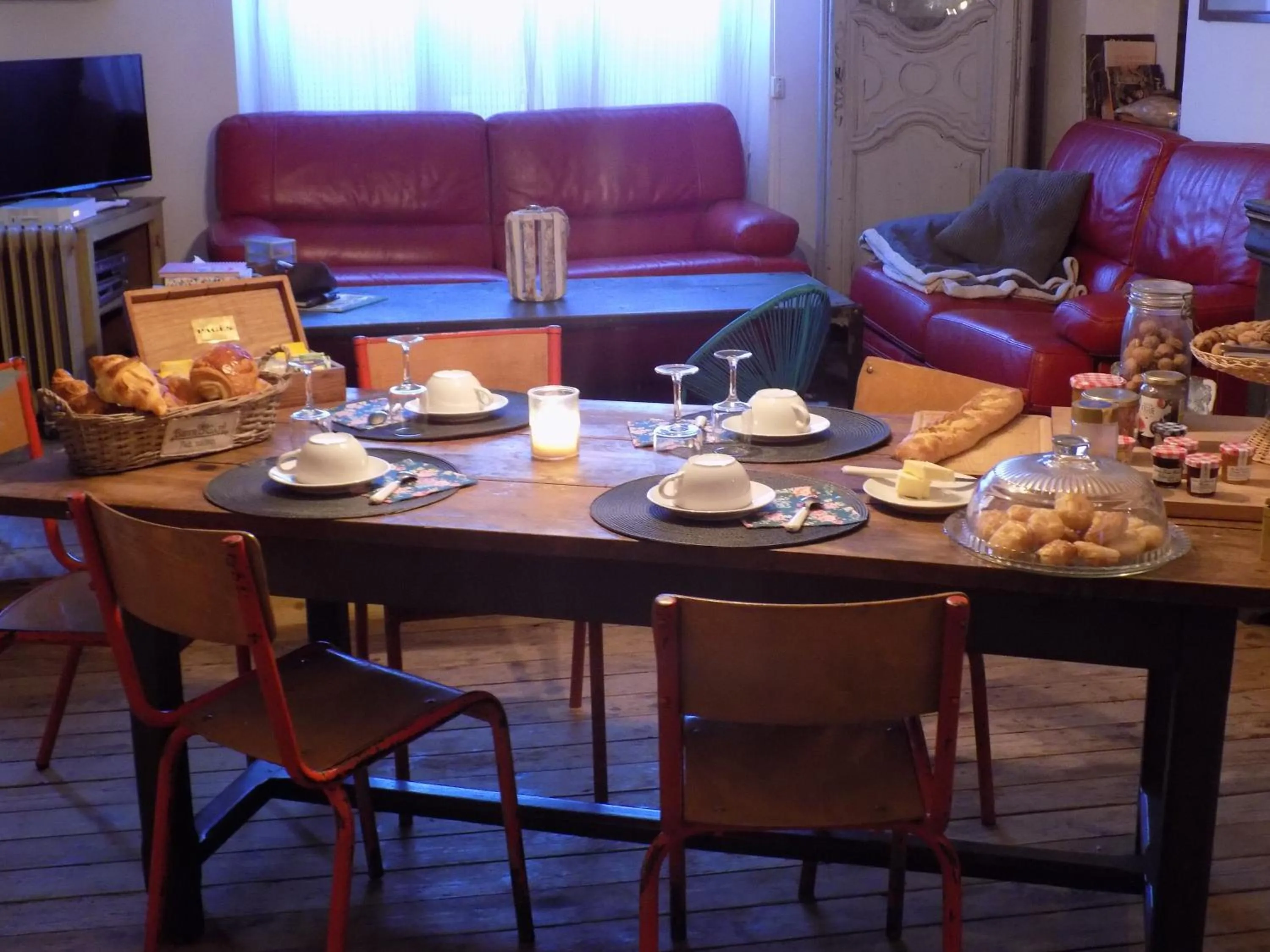 Continental breakfast in Mimi la Sardine