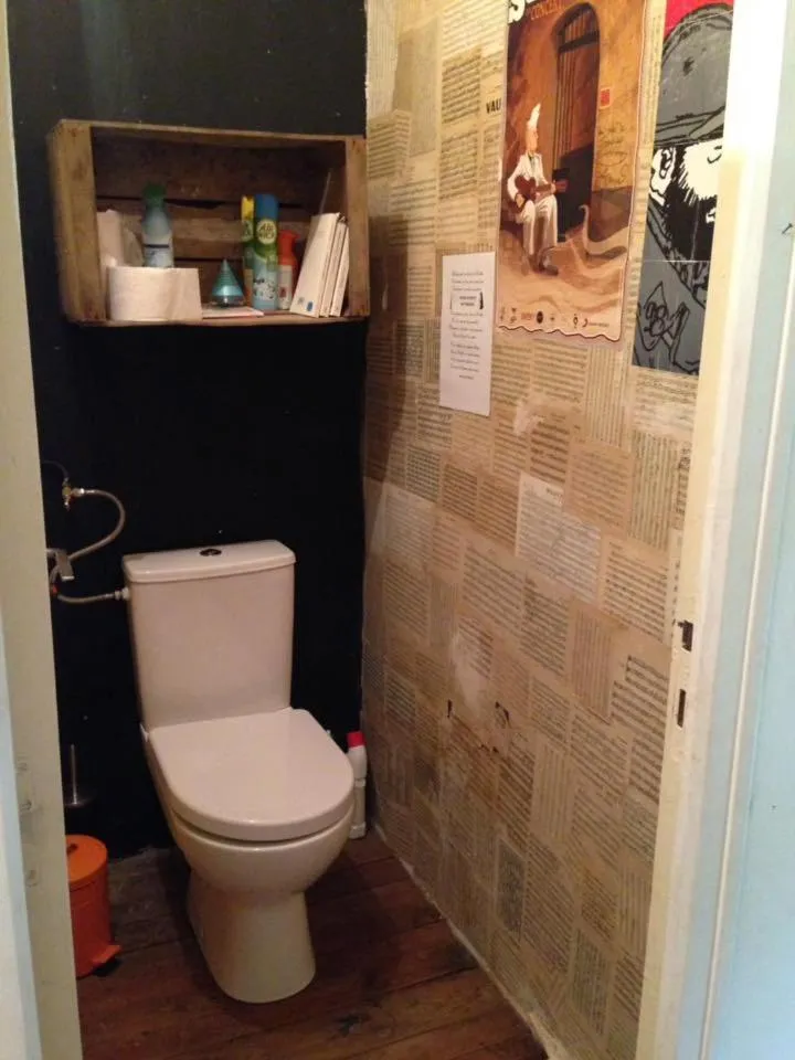 Toilet in Mimi la Sardine